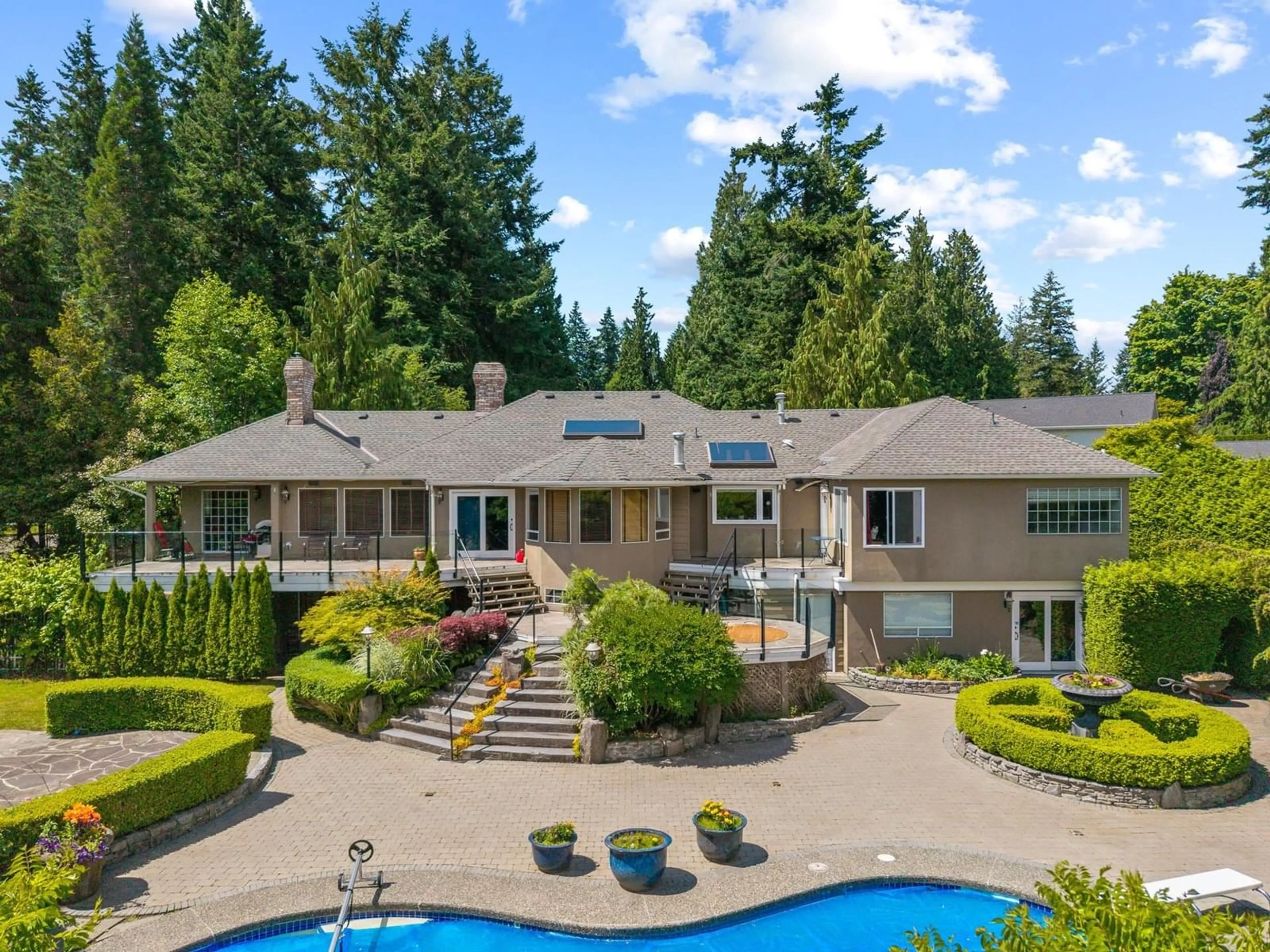 A pic from outside/outdoor area/front of a property/back of a property/a pic from drone, unknown for 13469 27, Surrey British Columbia V4P1Z1