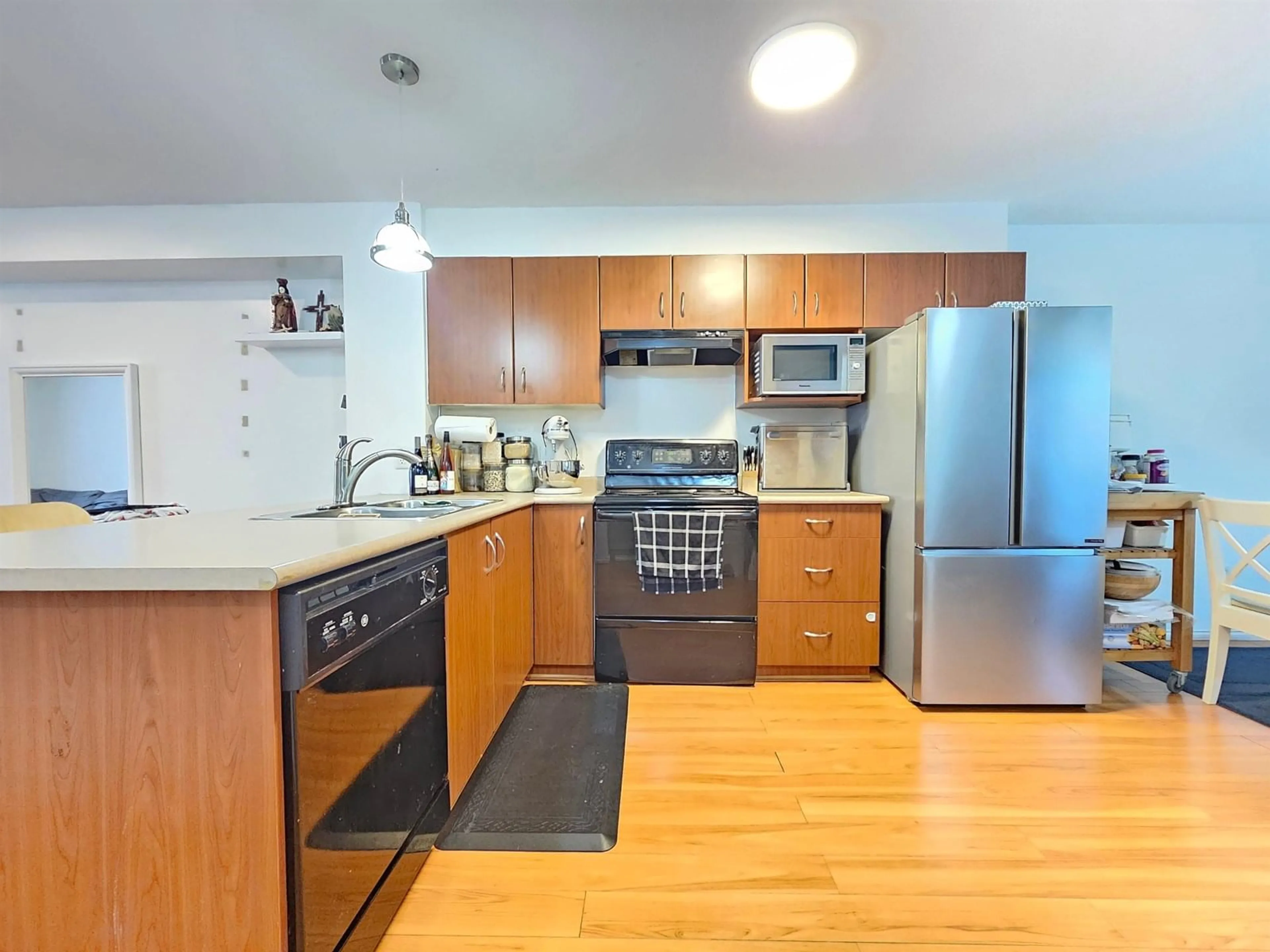 Standard kitchen, unknown for 47 - 15871 85, Surrey British Columbia V3S1H9