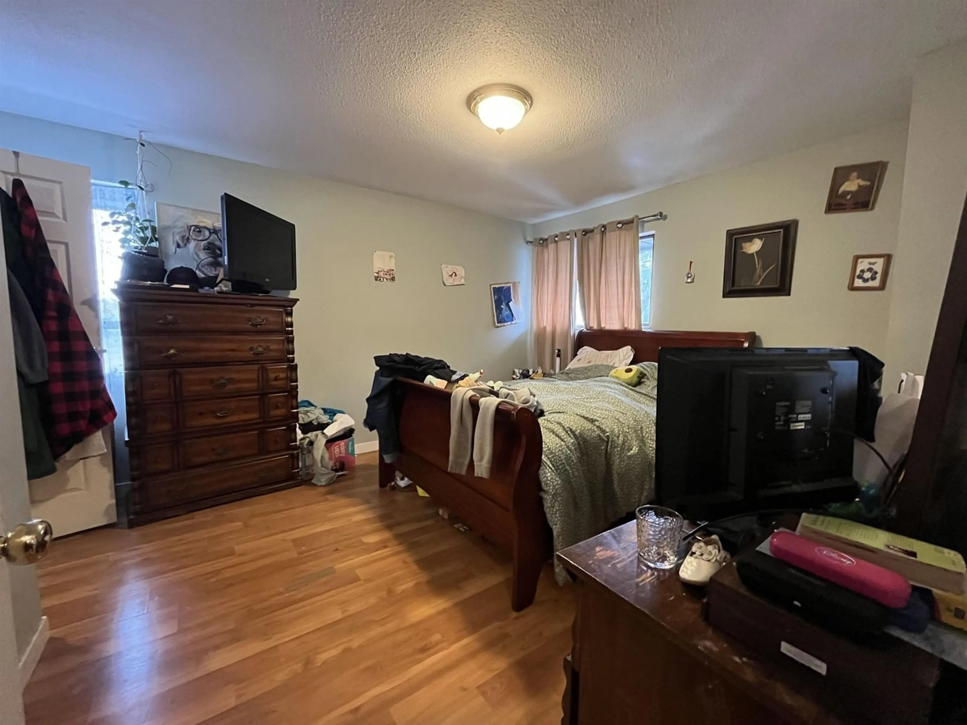 A pic of a room for 32827 14TH, Mission British Columbia V2V6C1