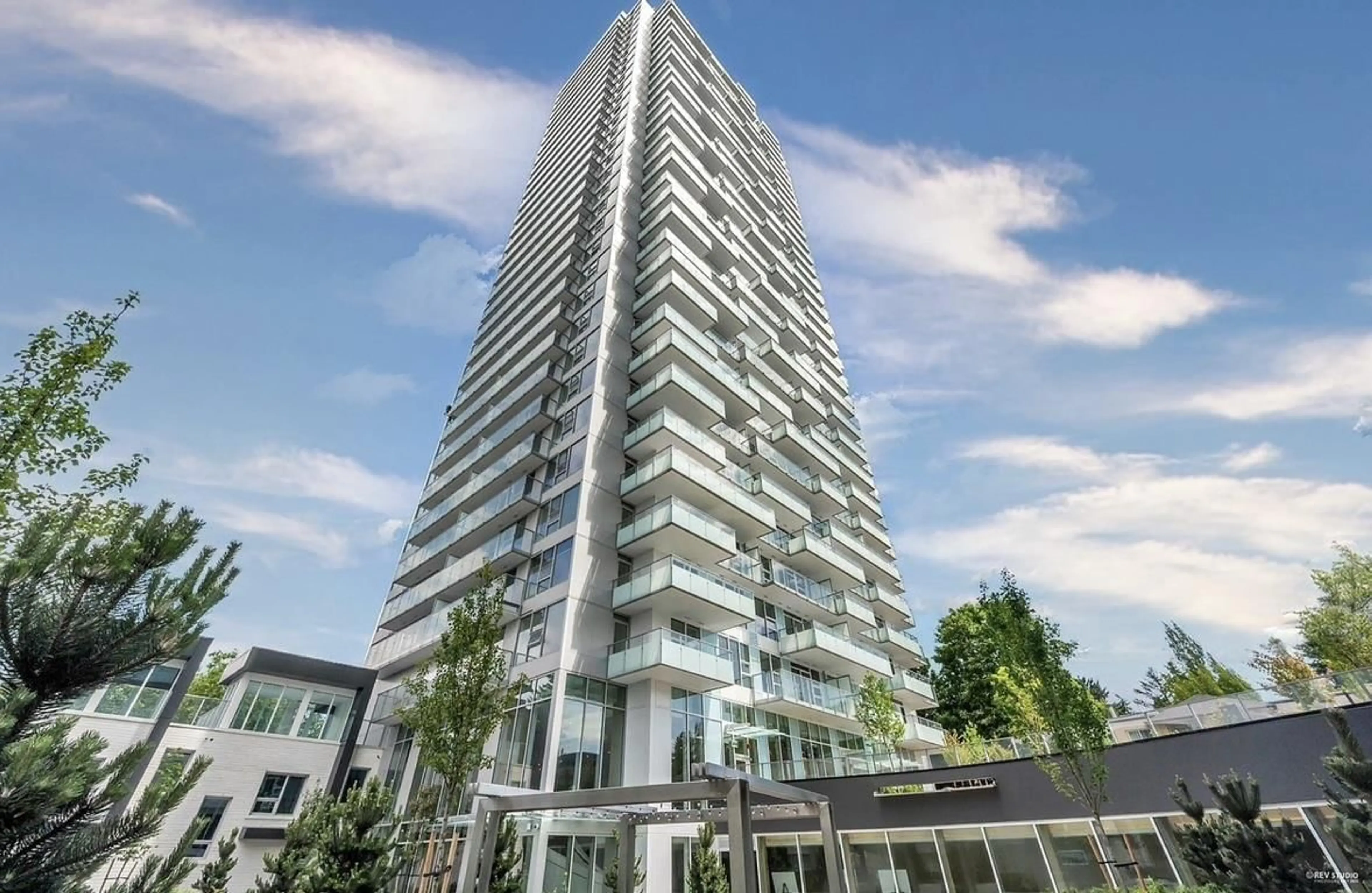 Indoor foyer for 3304 - 13778 100, Surrey British Columbia V3T0V3