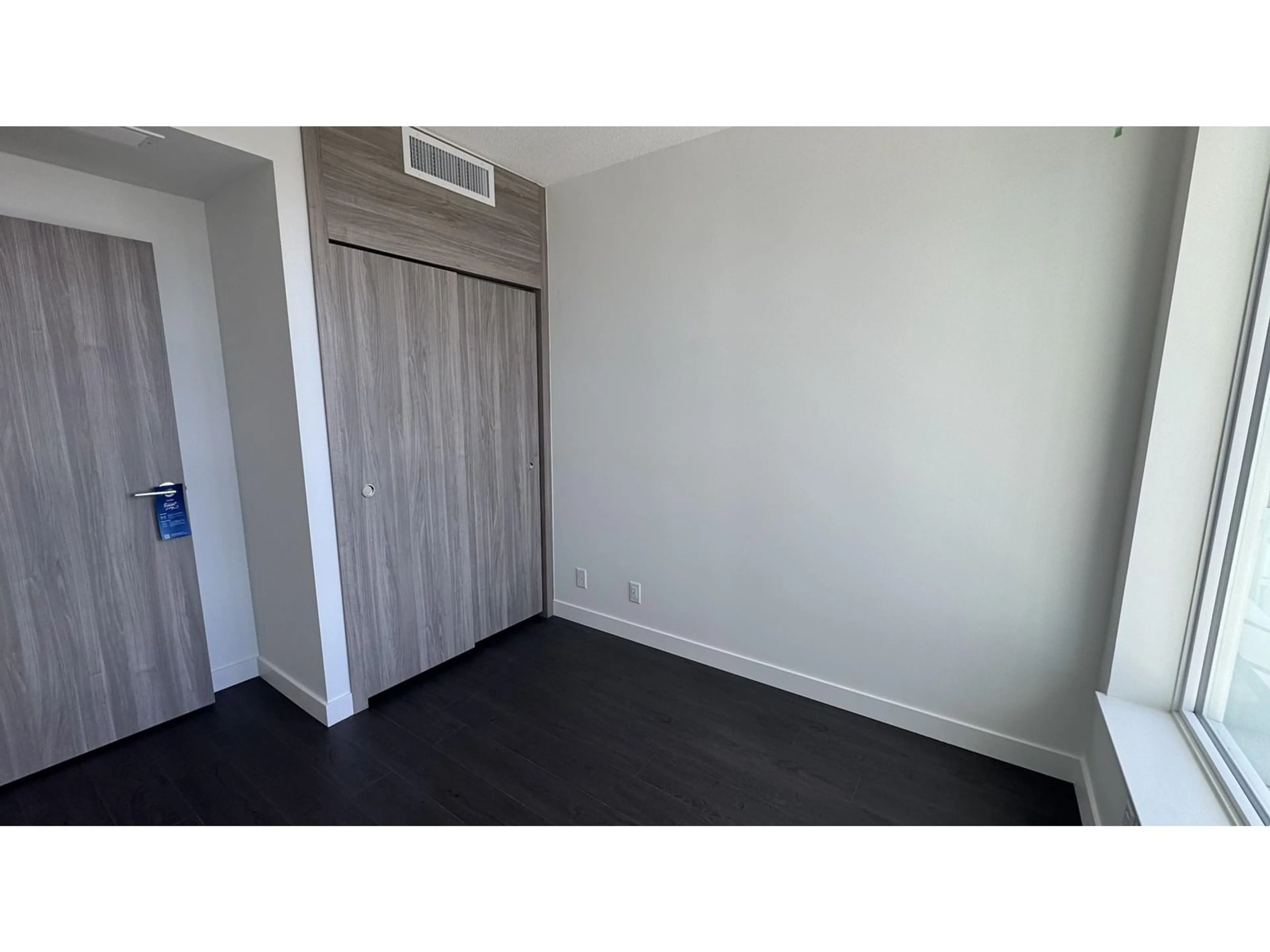 A pic of a room for 3304 - 13778 100, Surrey British Columbia V3T0V3
