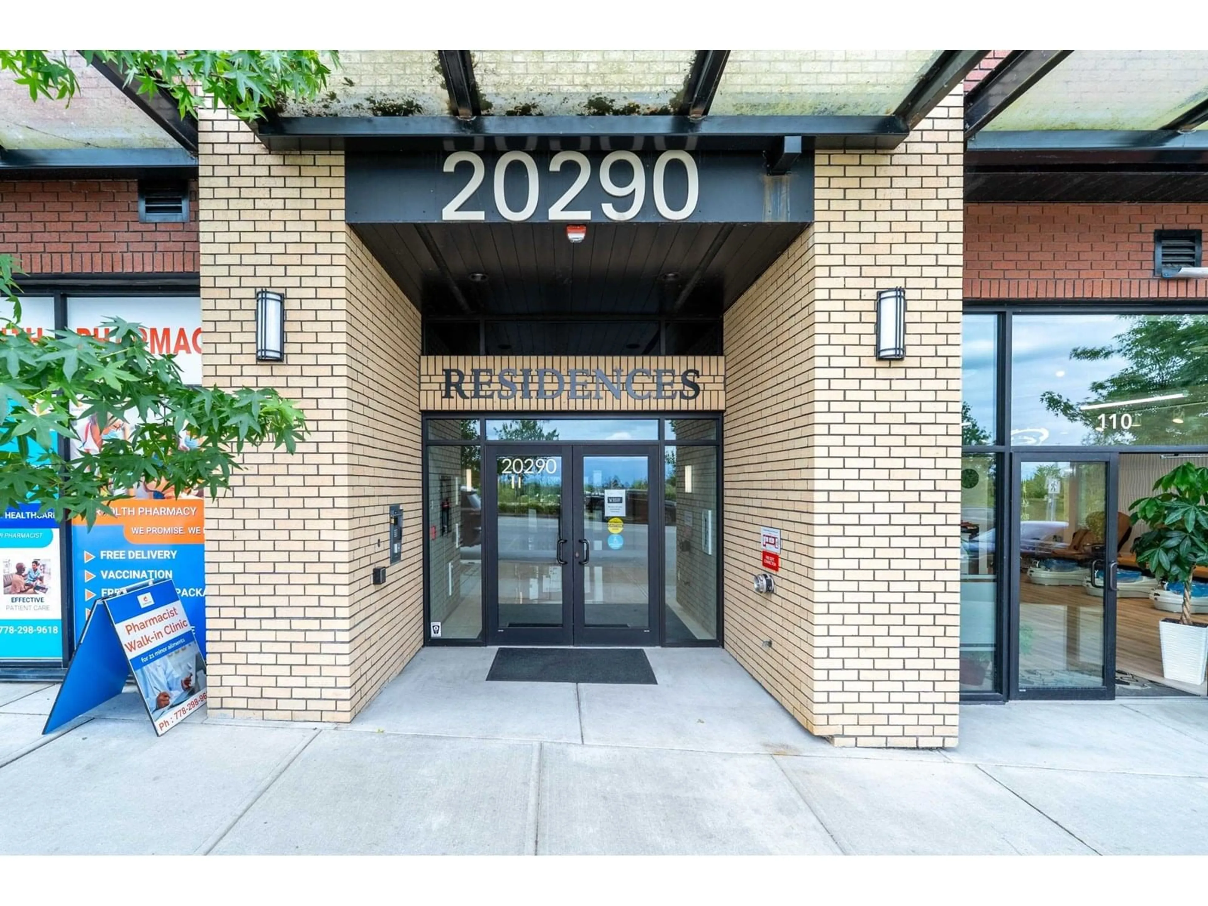 Indoor foyer for 405 - 20290 86, Langley British Columbia V2Y3L6