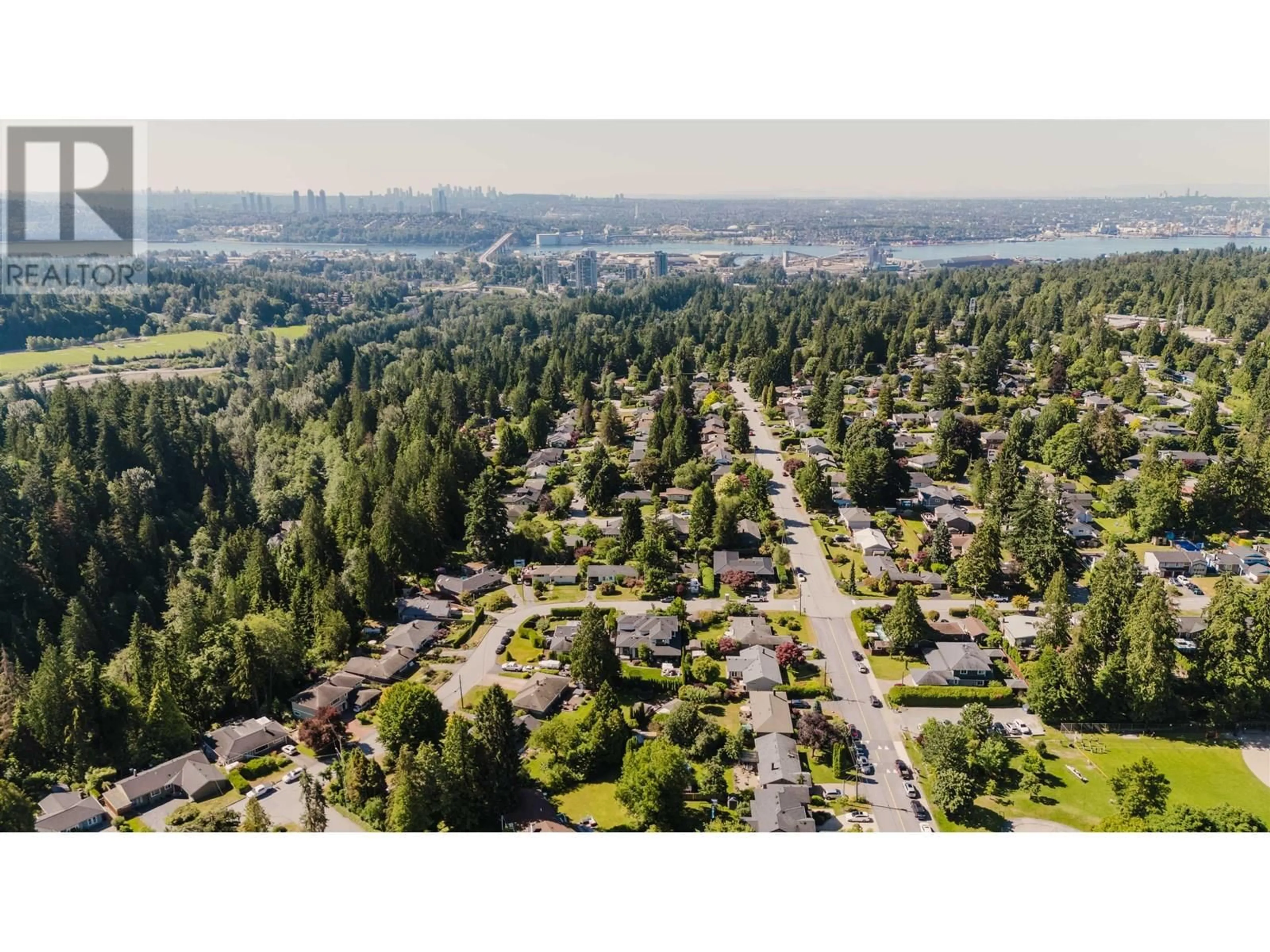 A pic from outside/outdoor area/front of a property/back of a property/a pic from drone, unknown for 2302 VIEWLYNN DRIVE, North Vancouver British Columbia V7J2X1