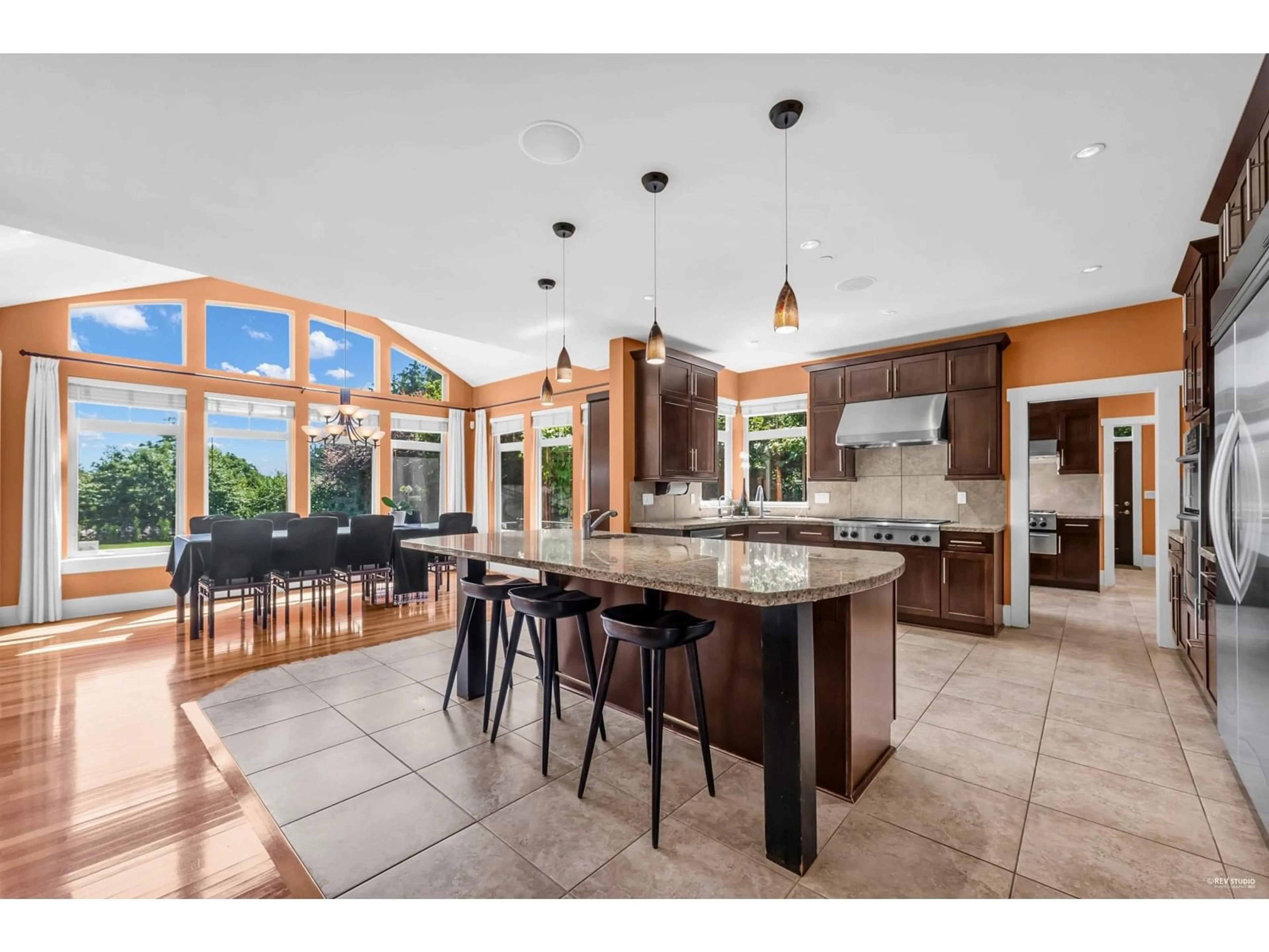 Open concept kitchen, ceramic/tile floor for 3372 155, Surrey British Columbia V3Z0G4