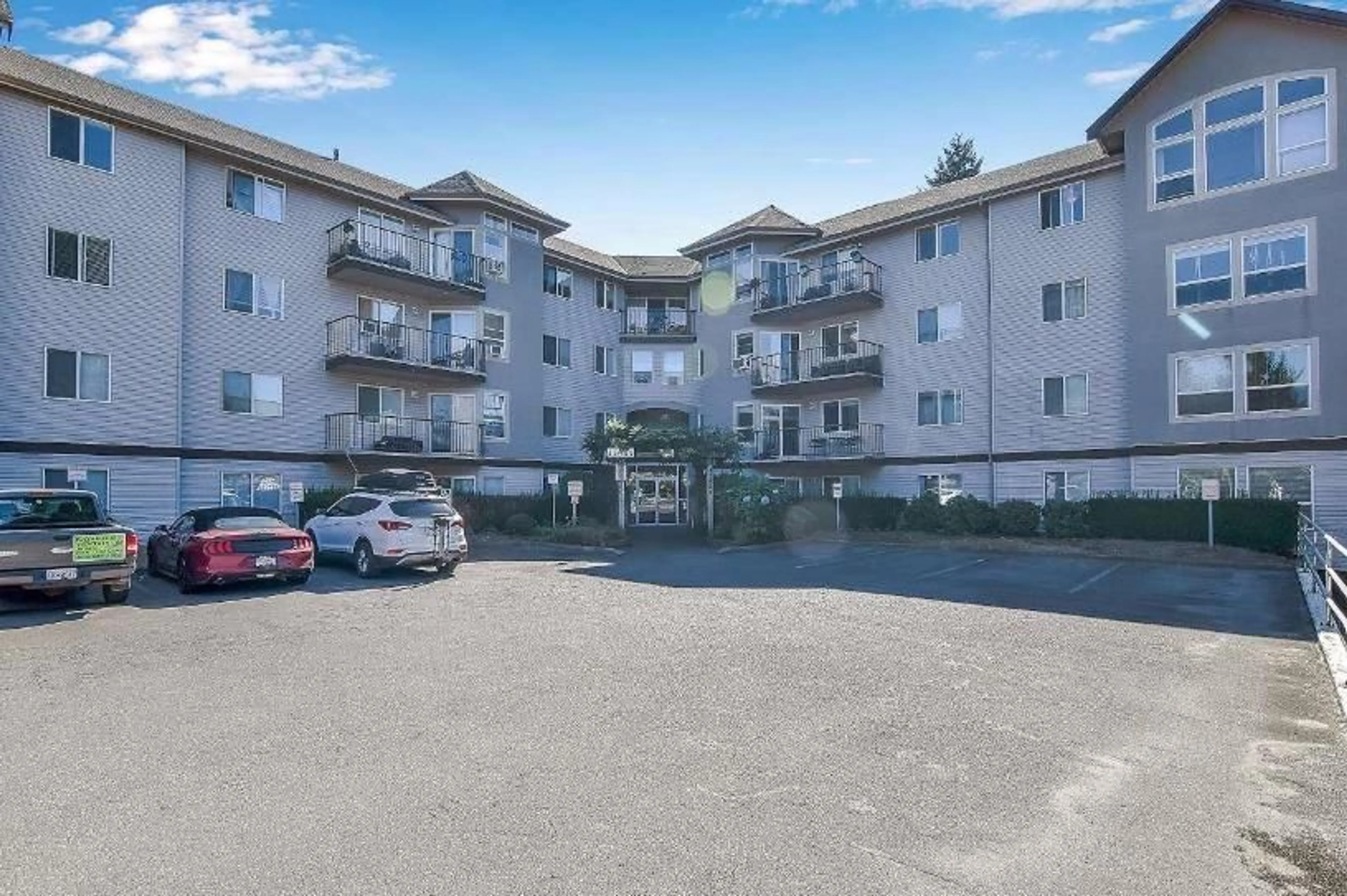 Patio, unknown for 111 - 33480 GEORGE FERGUSON, Abbotsford British Columbia V2S8G1