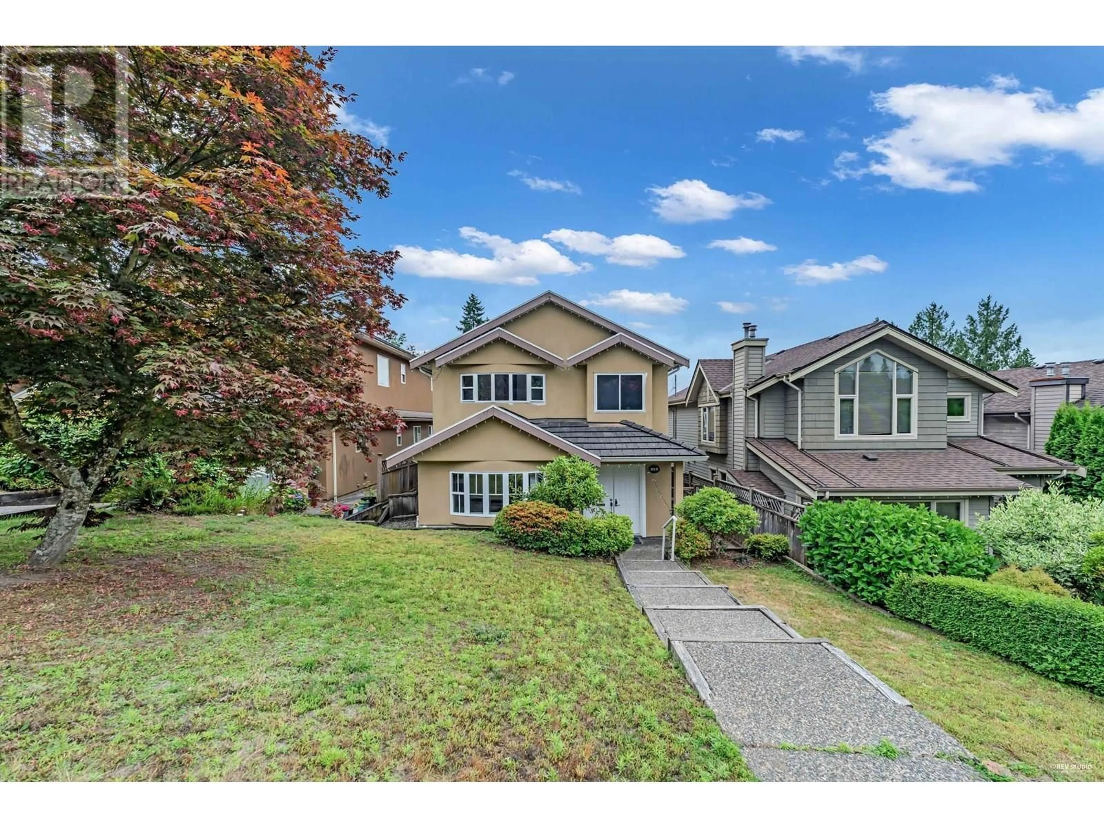 A pic from outside/outdoor area/front of a property/back of a property/a pic from drone, street for 313 27 STREET, North Vancouver British Columbia V7N1B9