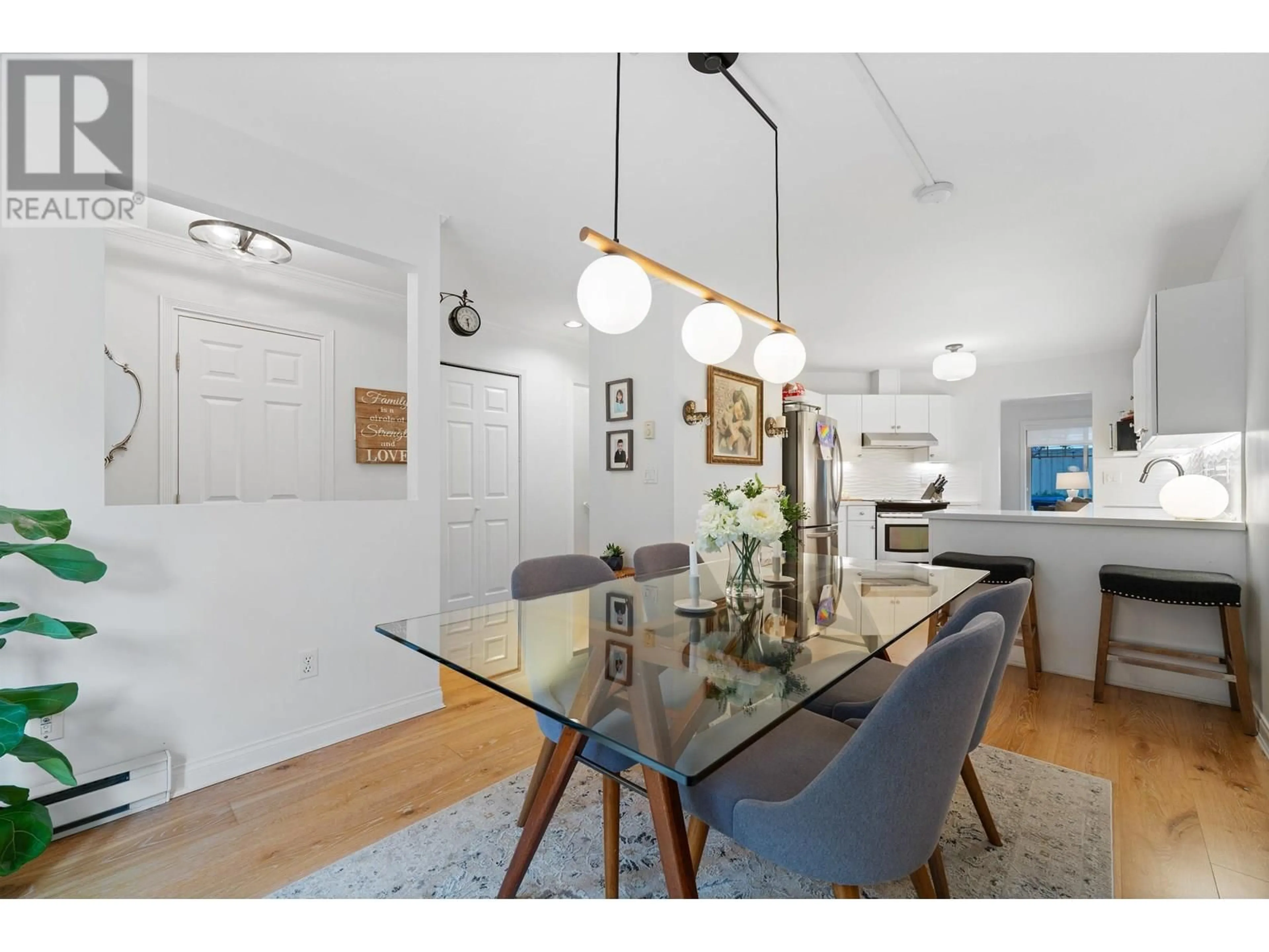 Dining room, wood/laminate floor for 10 - 222 5TH STREET, North Vancouver British Columbia V7L1L7