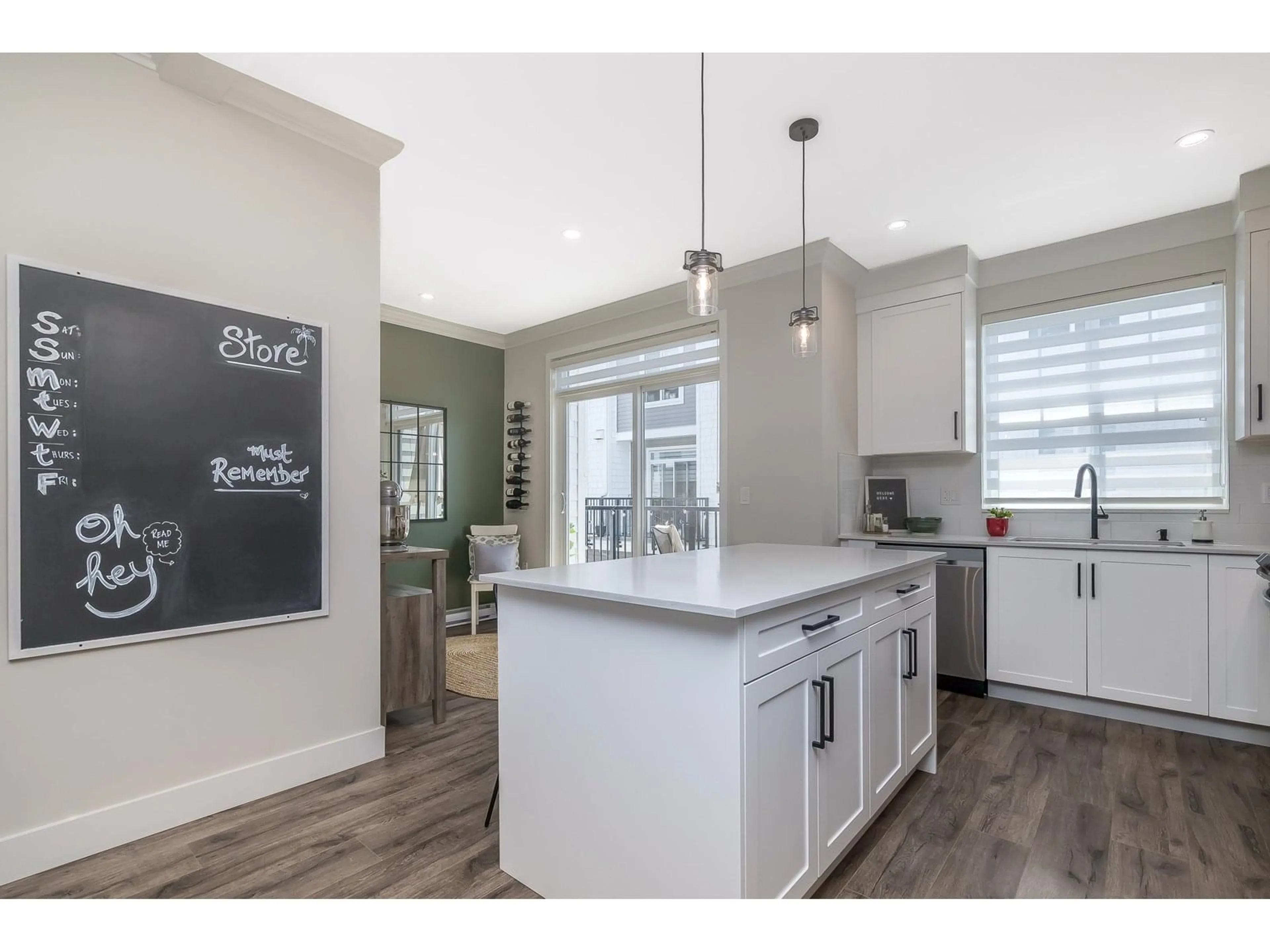 Open concept kitchen, unknown for 8 - 2033 MCKENZIE, Abbotsford British Columbia V2S0M2
