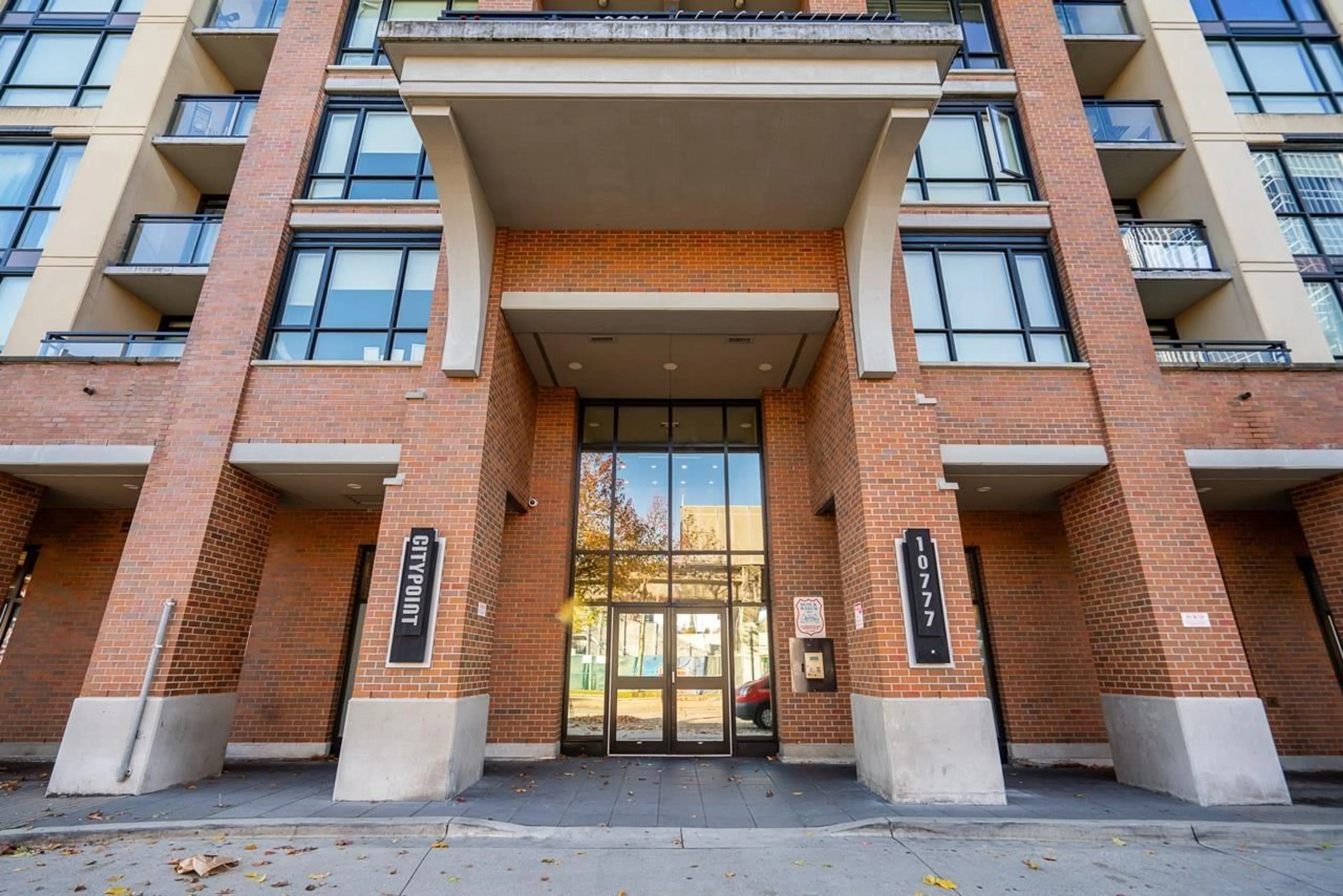 Indoor foyer for 1004 - 10777 UNIVERSITY, Surrey British Columbia V3T0E6