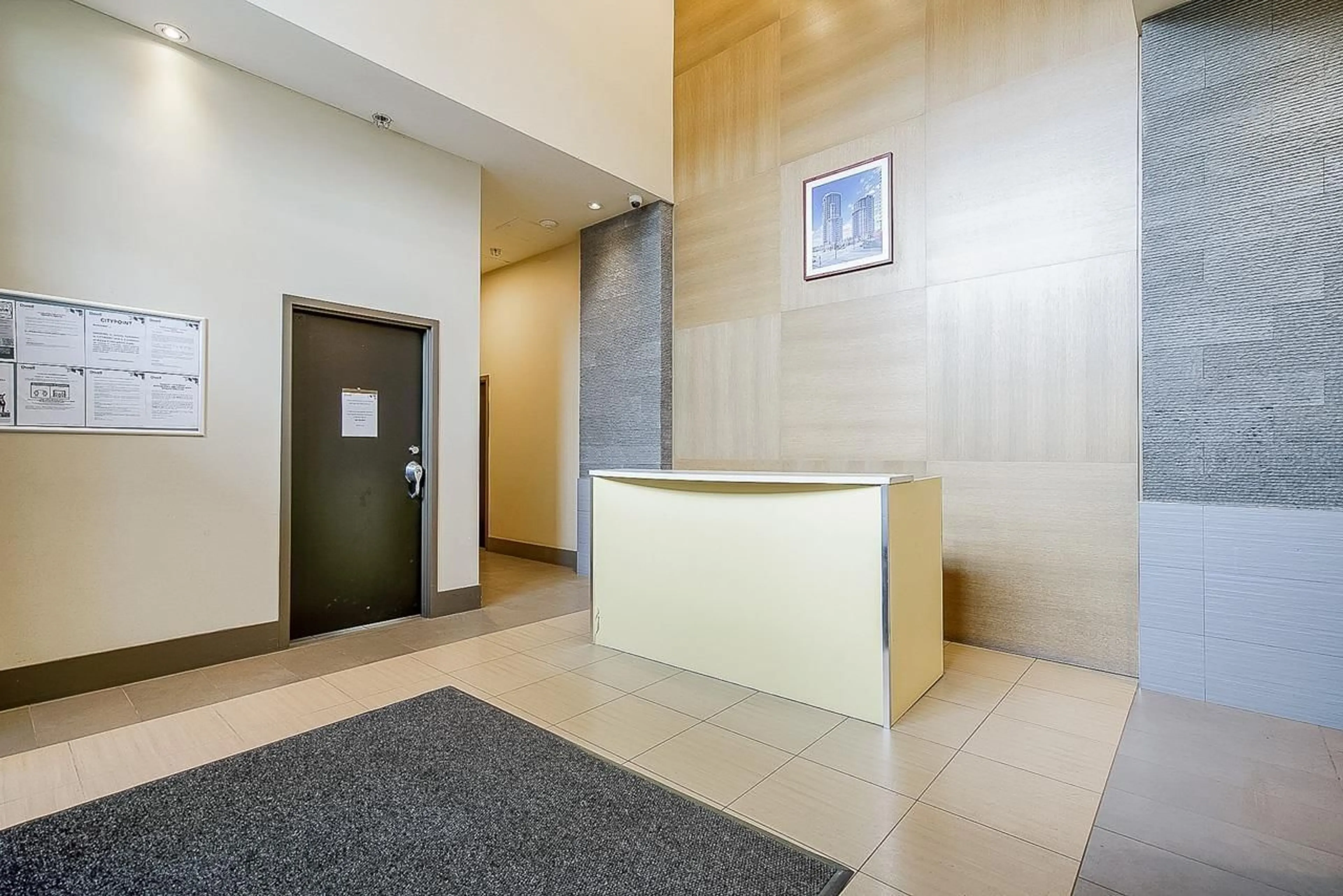 Indoor foyer for 1004 - 10777 UNIVERSITY, Surrey British Columbia V3T0E6