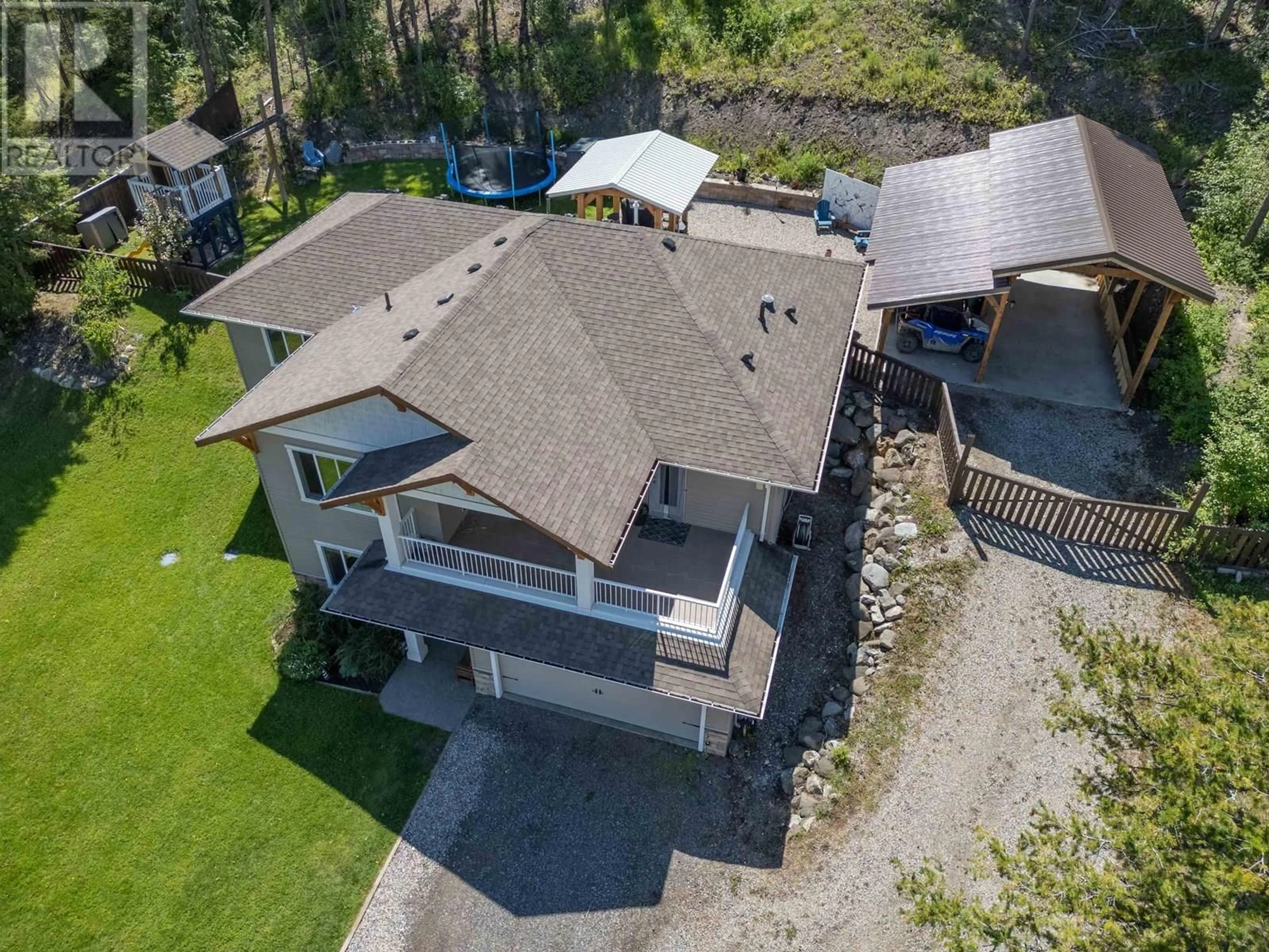 A pic from outside/outdoor area/front of a property/back of a property/a pic from drone, unknown for 2171 BLUFF VIEW DRIVE, Lakeside Rural British Columbia V2G5G1