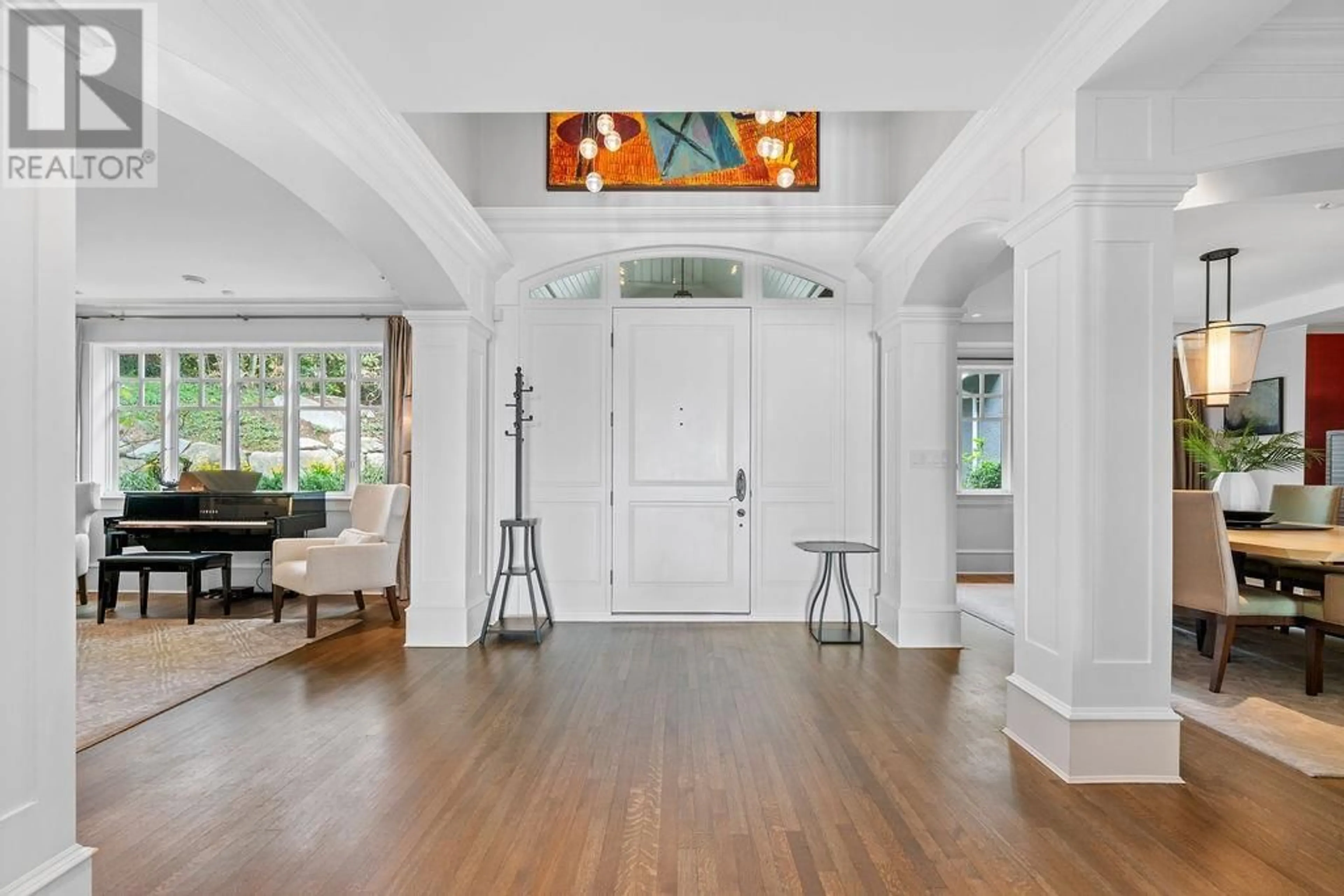 Indoor entryway for 2964 MATHERS CRESCENT, West Vancouver British Columbia V7V2L3