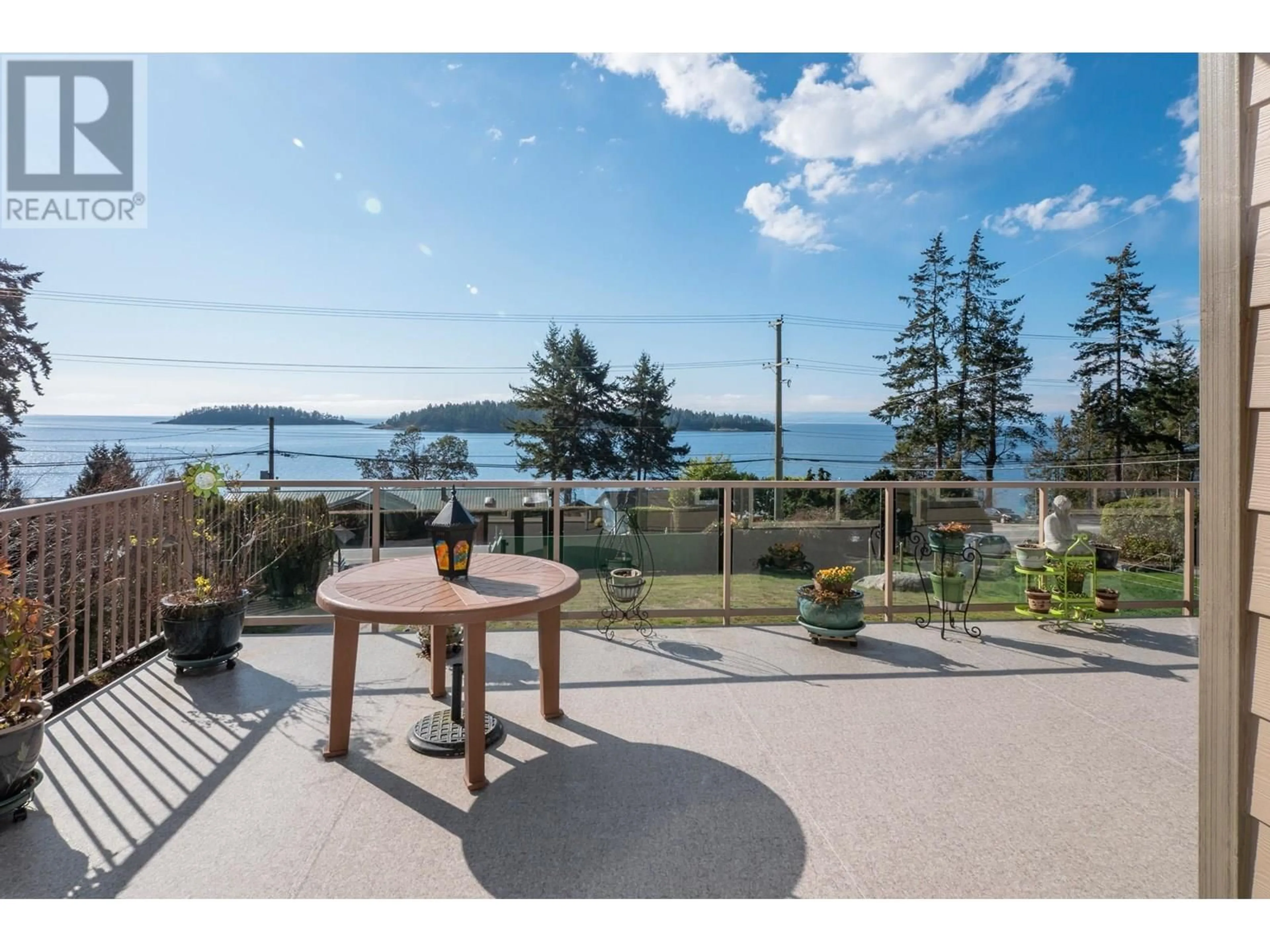 Patio, water/lake/river/ocean view for 6682 SUNSHINE COAST HIGHWAY, Sechelt British Columbia V0N3A8