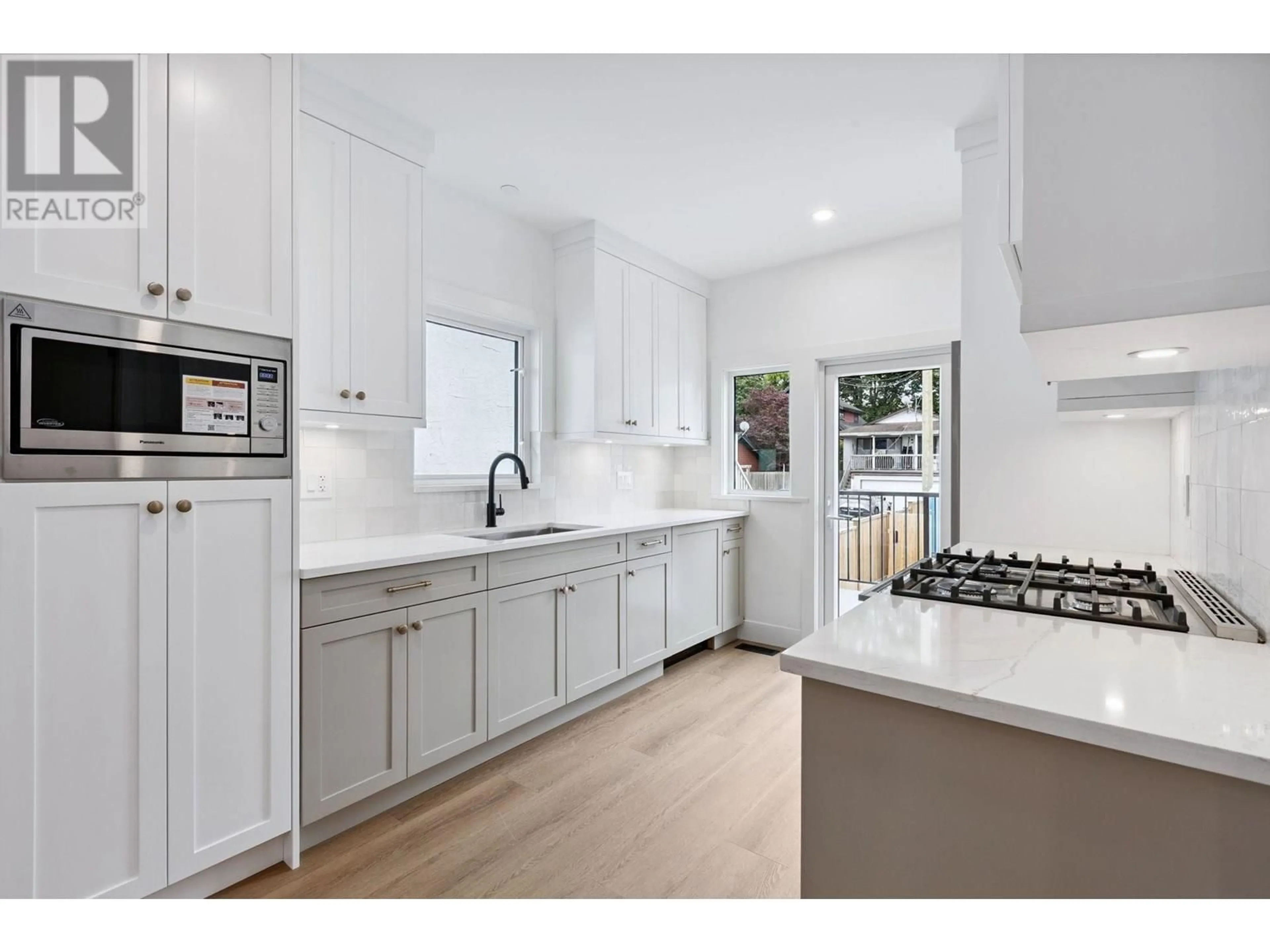 Open concept kitchen, unknown for 2530 MCGILL STREET, Vancouver British Columbia V5K1H1