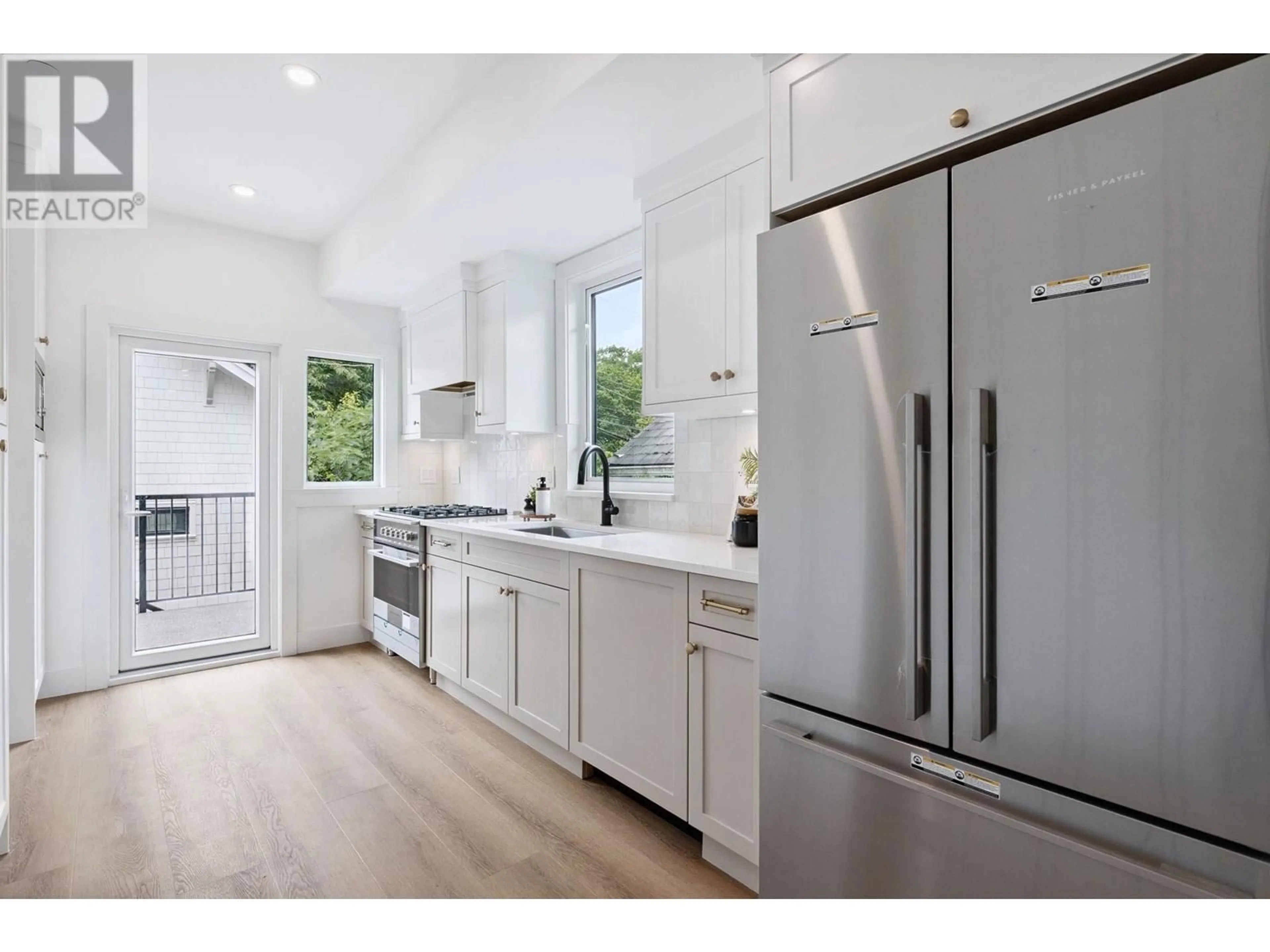Open concept kitchen, unknown for 2528 MCGILL STREET, Vancouver British Columbia V5K1H1