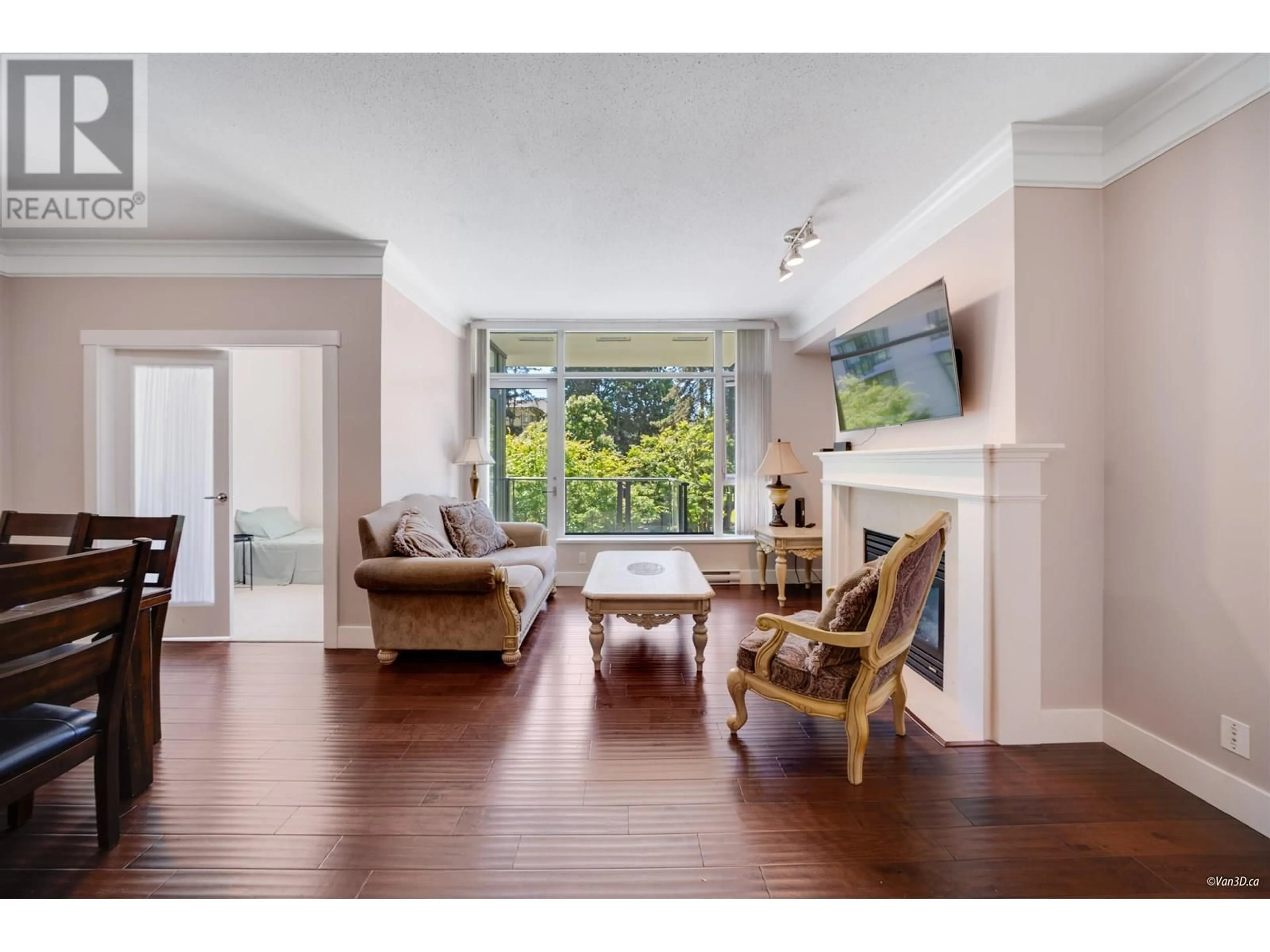 Living room with furniture, wood/laminate floor for 302 - 4759 VALLEY DRIVE, Vancouver British Columbia V6J4B7