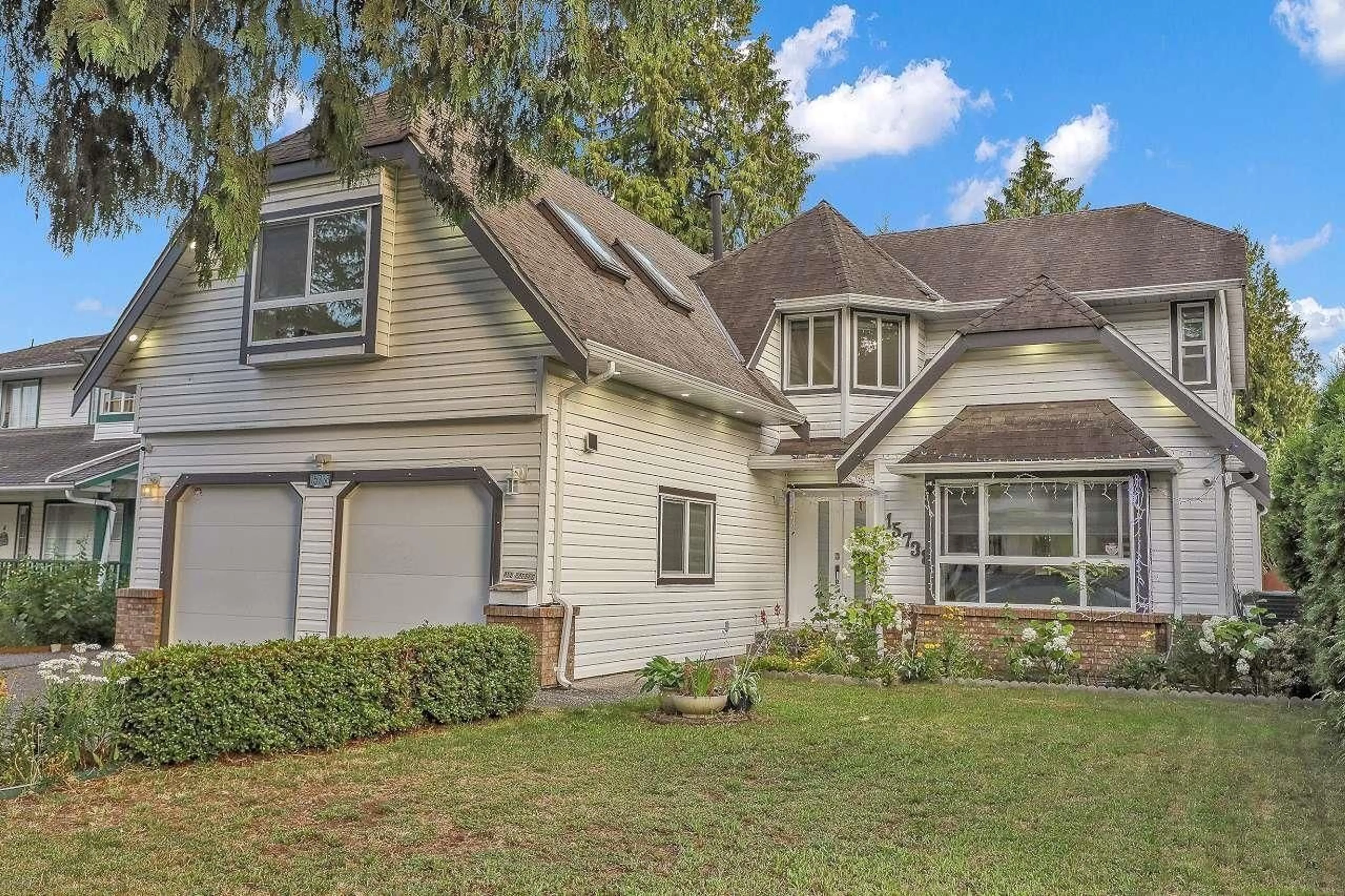 Home with vinyl exterior material, street for 15738 97, Surrey British Columbia V4N2T3