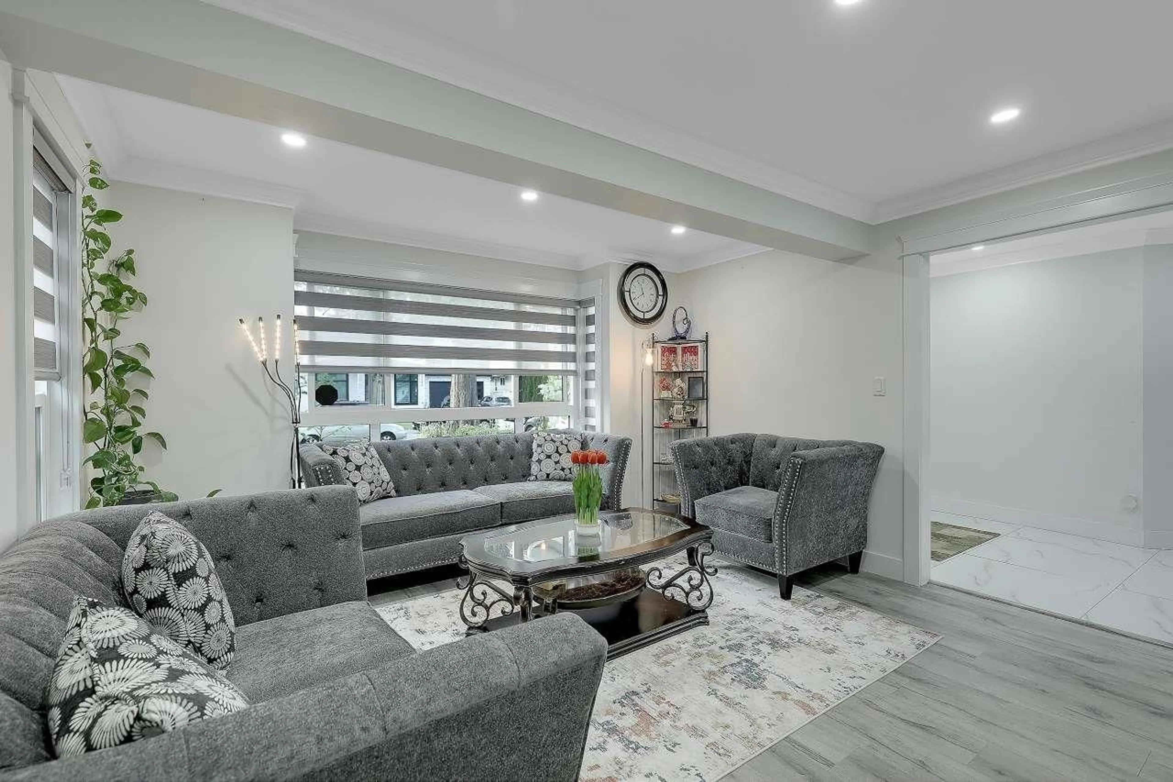 Living room with furniture, unknown for 15738 97, Surrey British Columbia V4N2T3