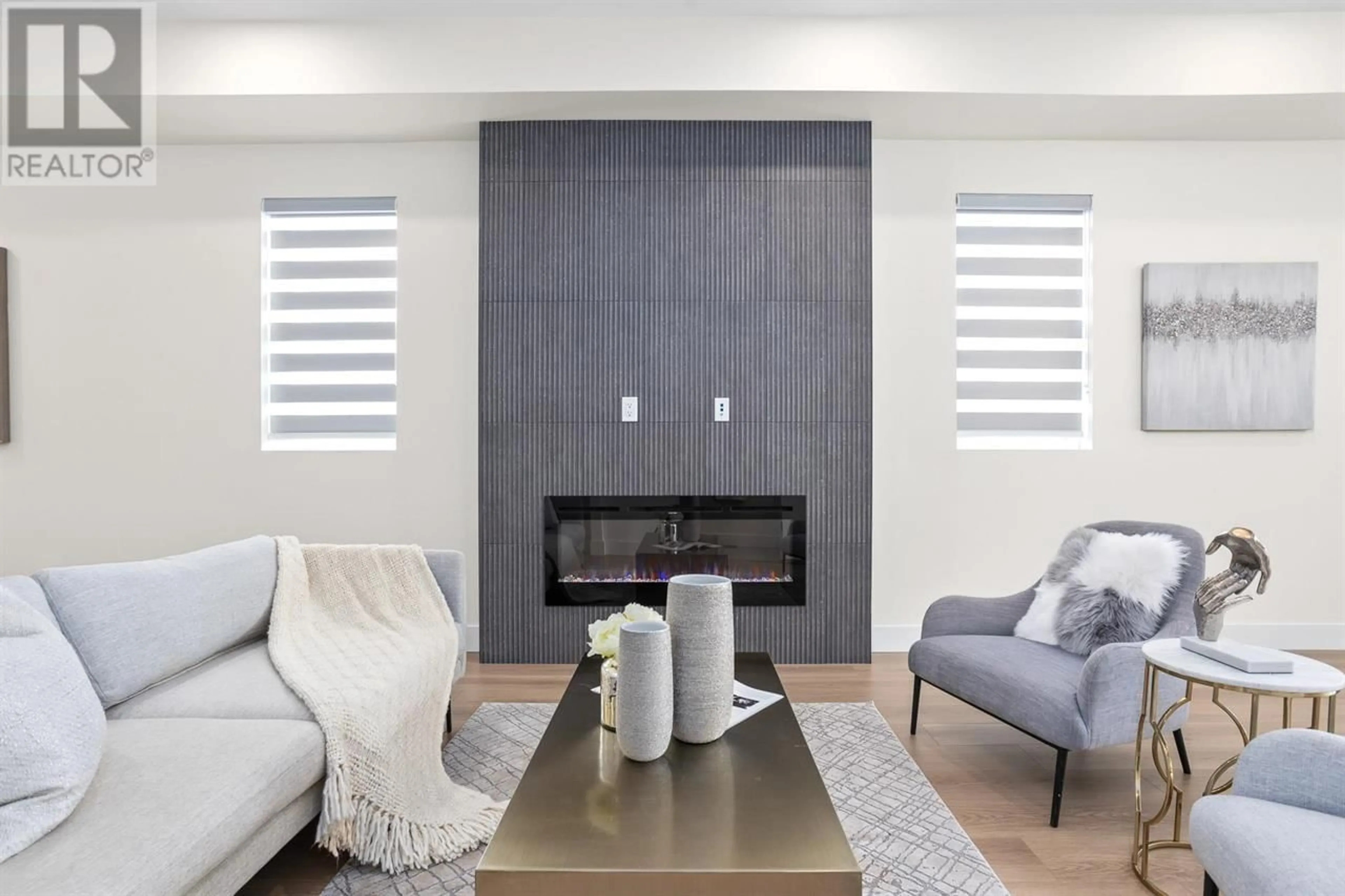 Living room with furniture, ceramic/tile floor for 1 - 1833 PRAIRIE AVENUE, Port Coquitlam British Columbia V3B1V2