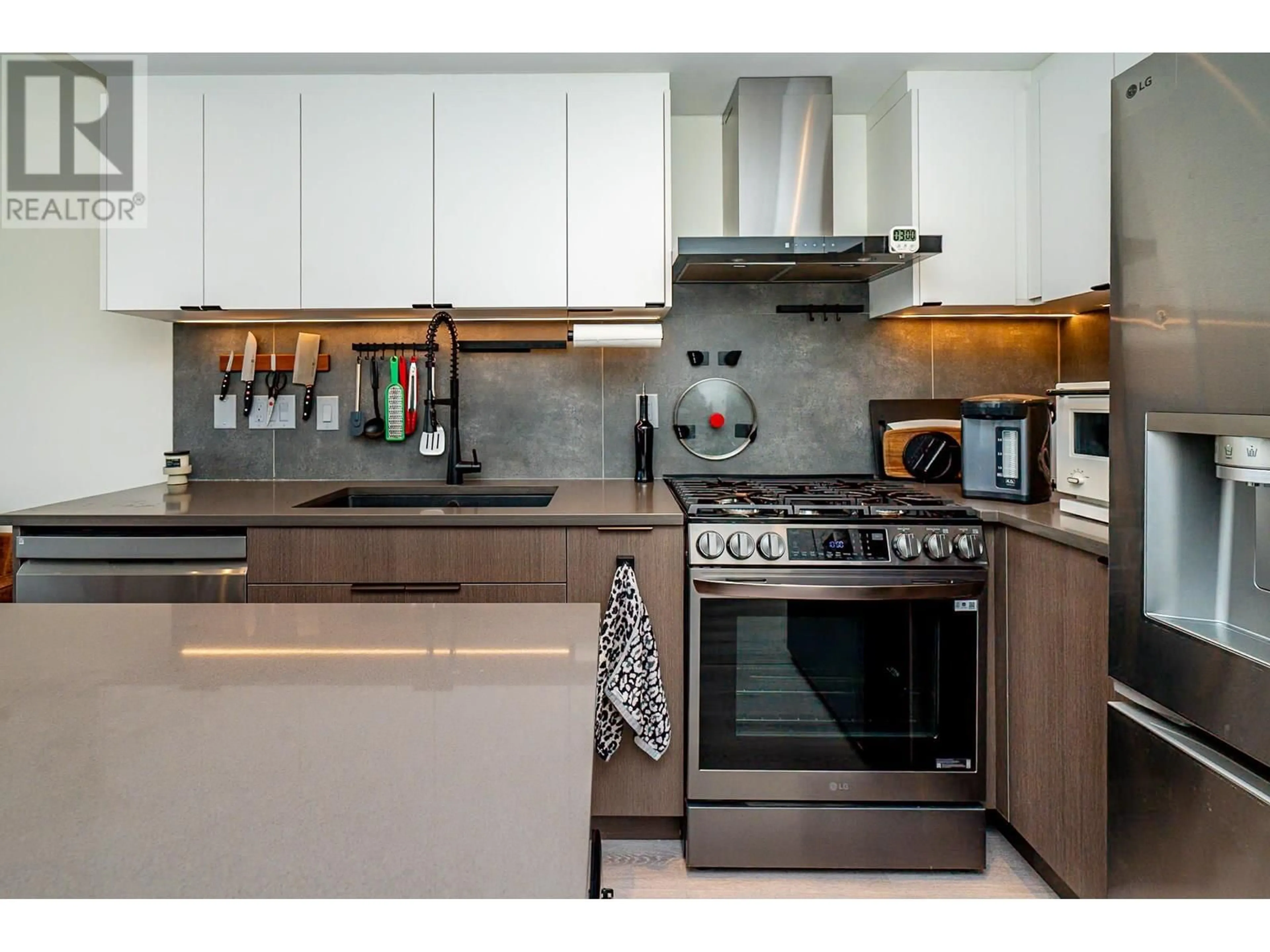 Contemporary kitchen, unknown for 608 - 1133 HOMER STREET, Vancouver British Columbia V6B0B1