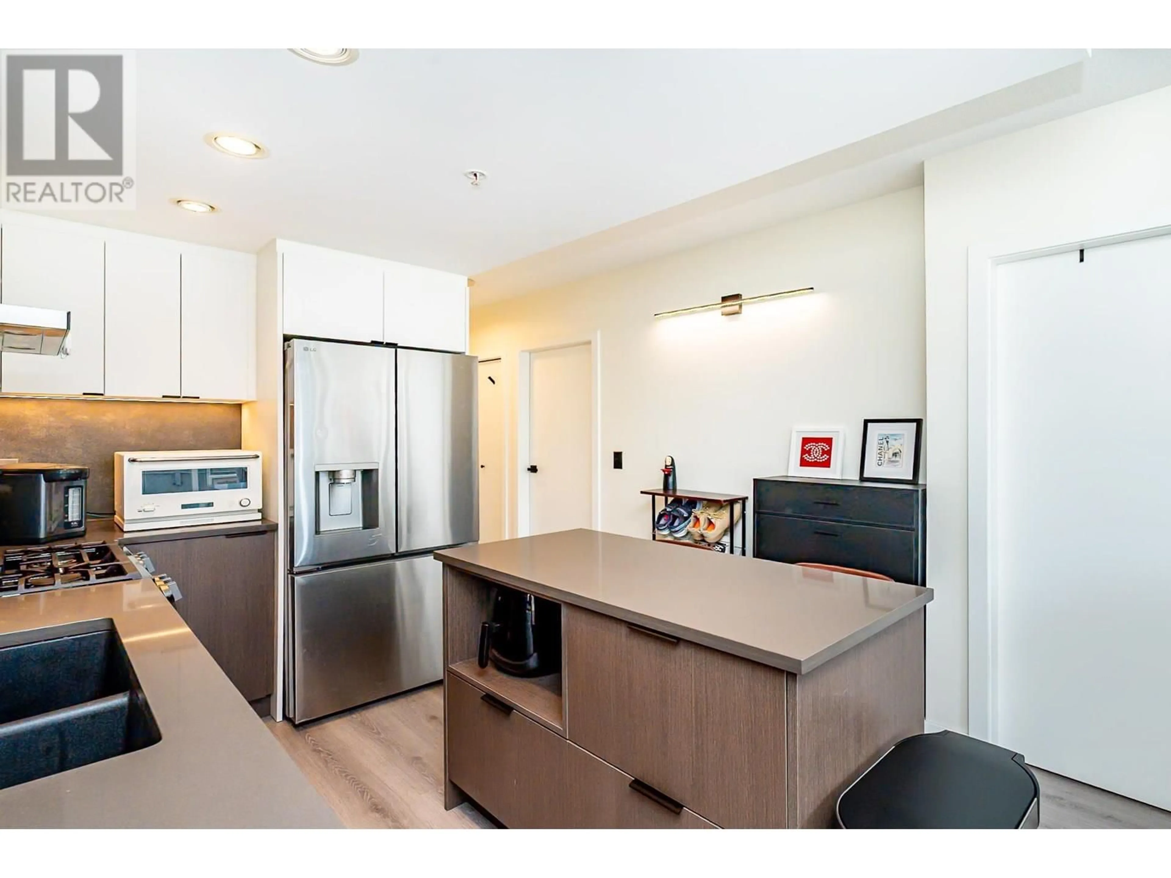 Open concept kitchen, unknown for 608 - 1133 HOMER STREET, Vancouver British Columbia V6B0B1
