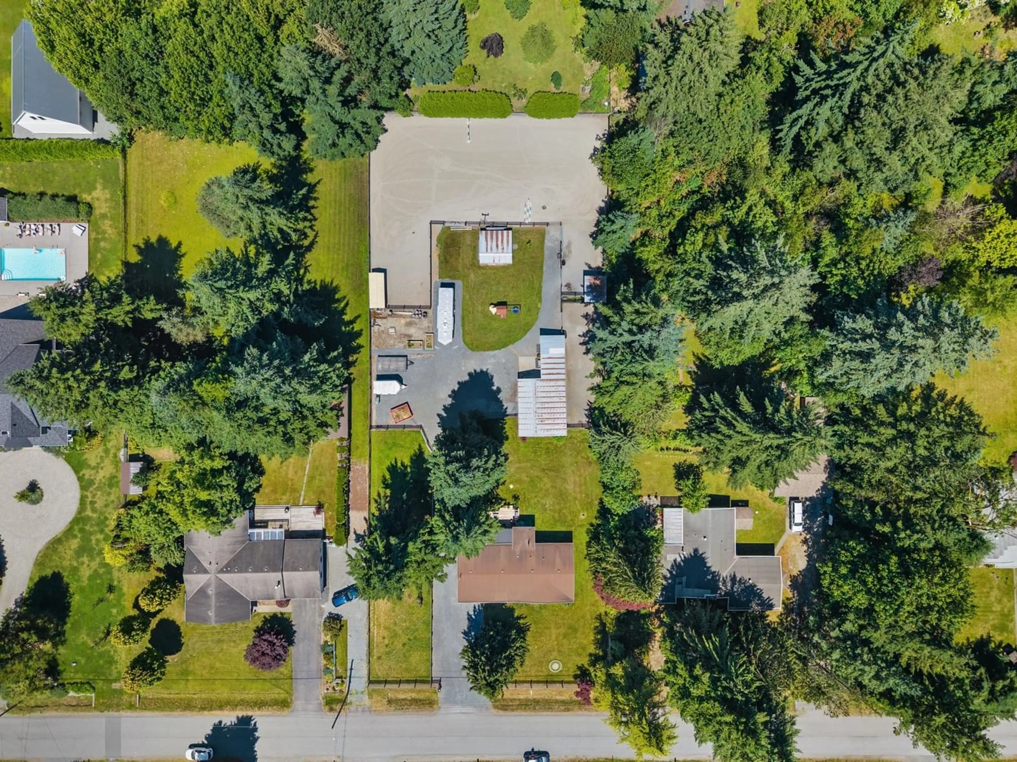 A pic from outside/outdoor area/front of a property/back of a property/a pic from drone, street for 25123 52, Langley British Columbia V4W1G1