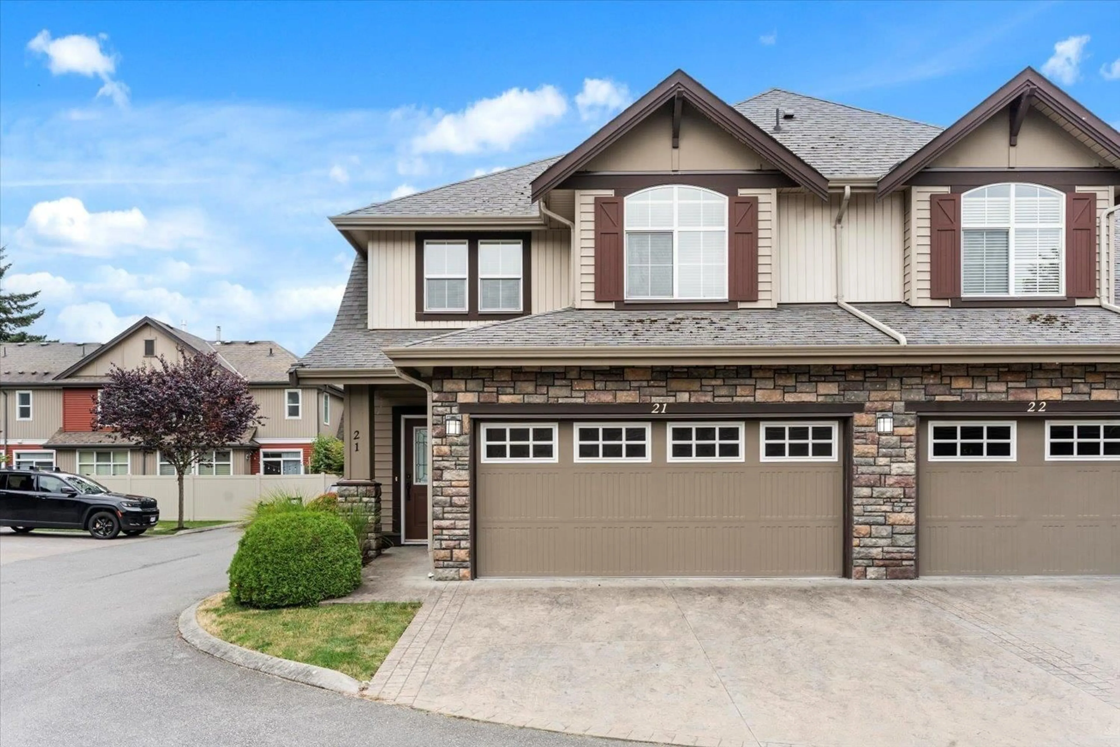 Home with brick exterior material, street for 21 - 6577 SOUTHDOWNE PLACE, Chilliwack British Columbia V2R0H4
