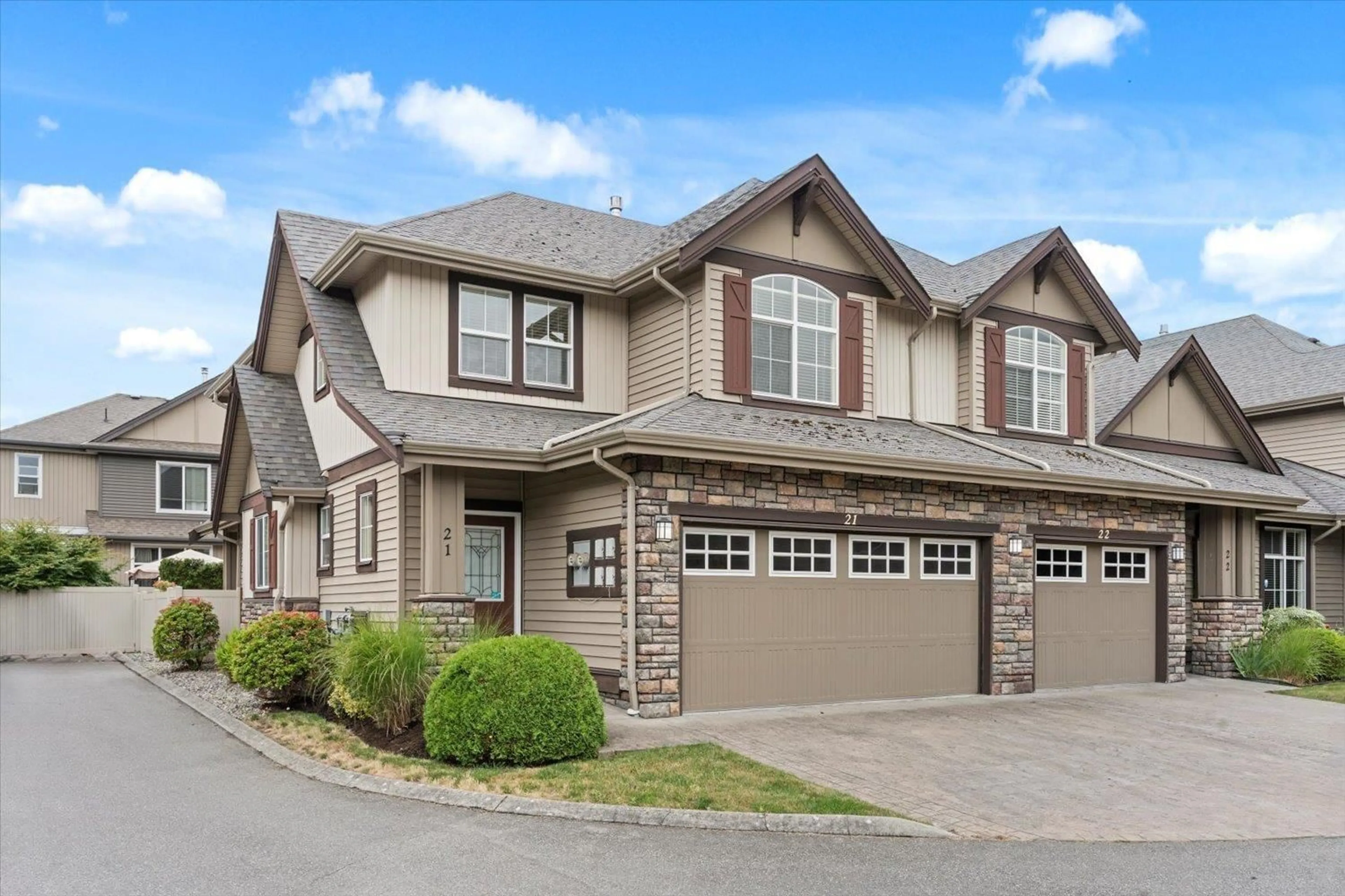 Home with brick exterior material, street for 21 - 6577 SOUTHDOWNE PLACE, Chilliwack British Columbia V2R0H4