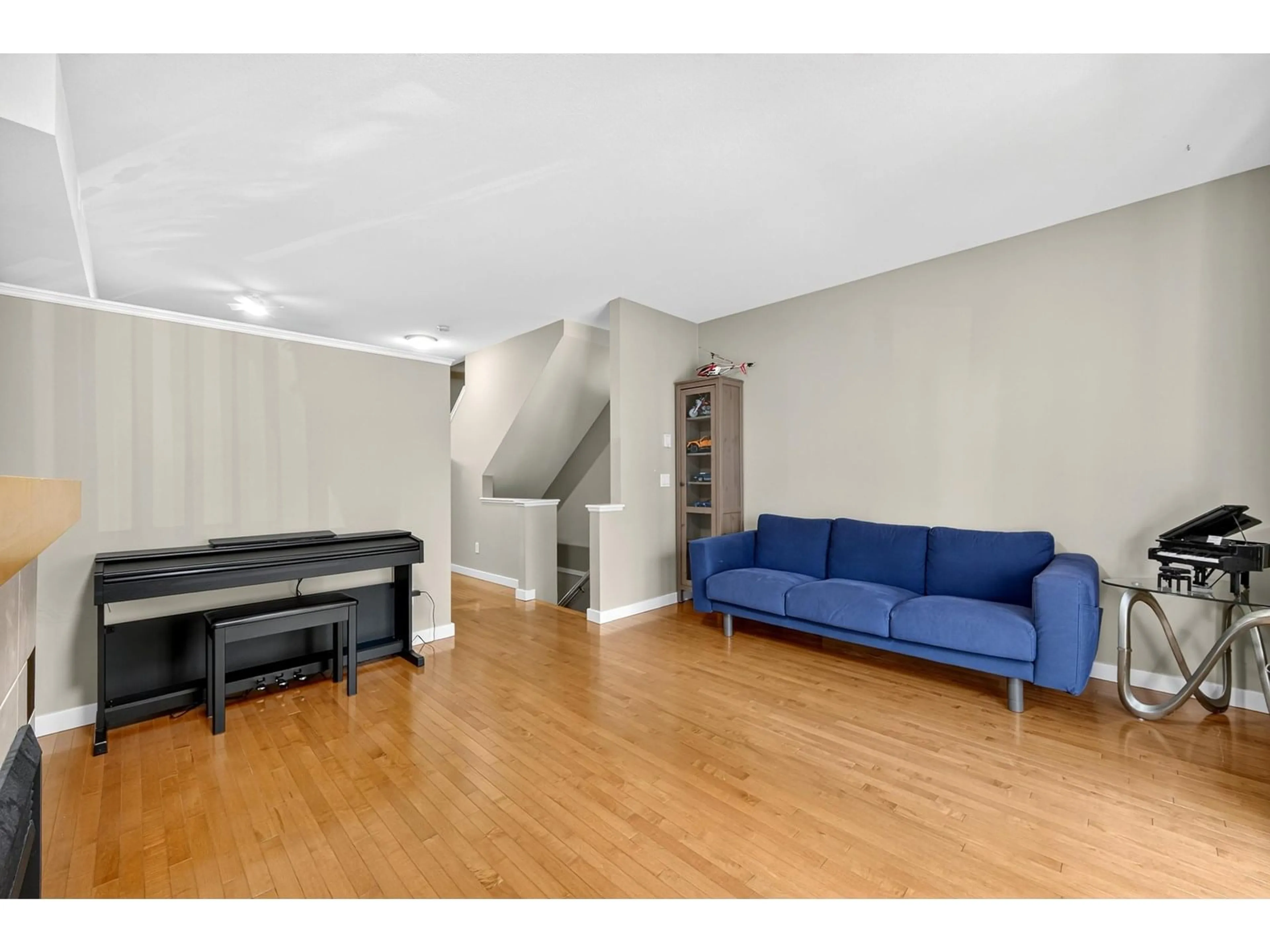 Living room with furniture, unknown for 36 - 15233 34, Surrey British Columbia V3Z2T7