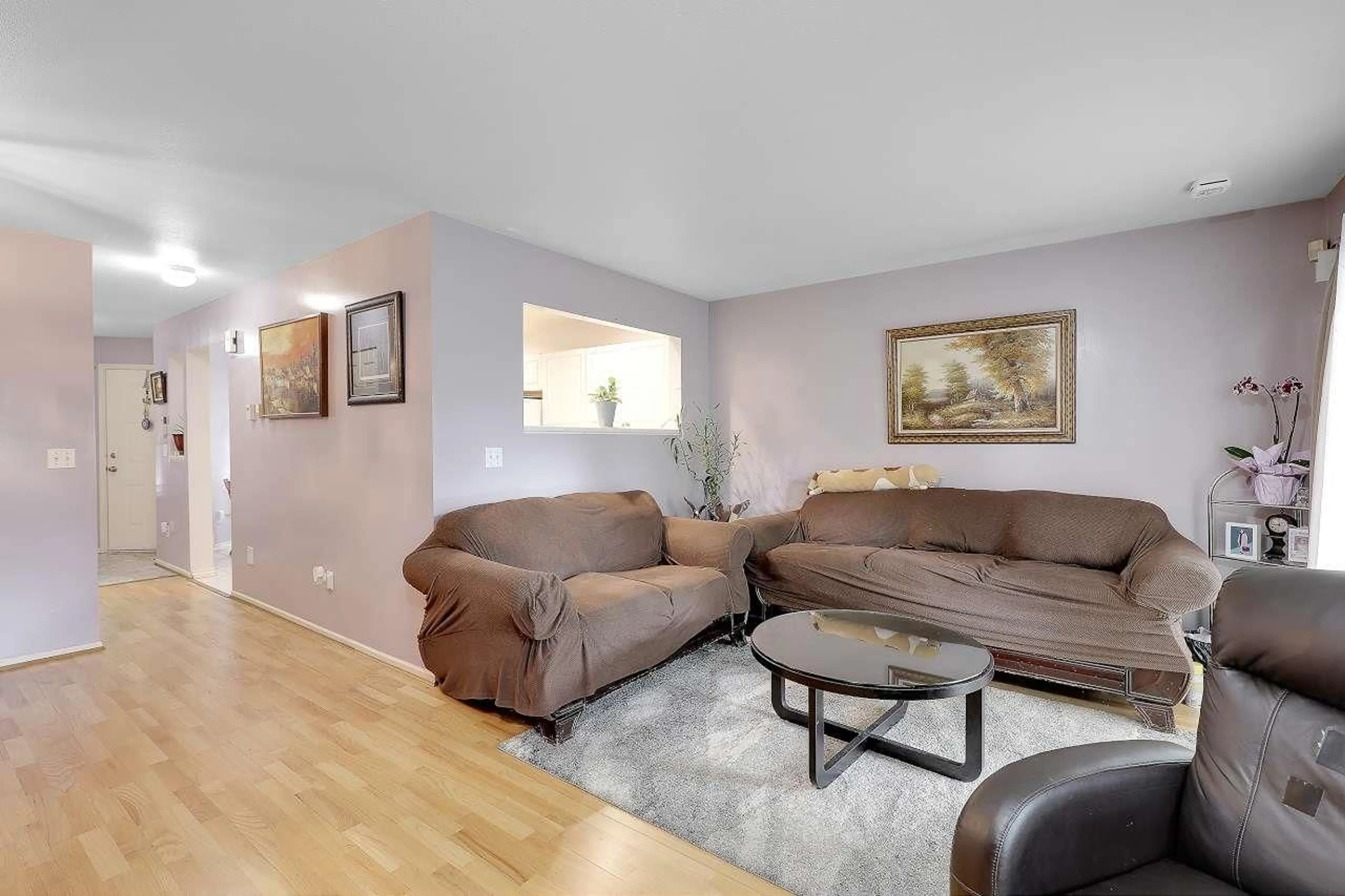 Living room with furniture, wood/laminate floor for 30 - 10038 155, Surrey British Columbia V3R0S2