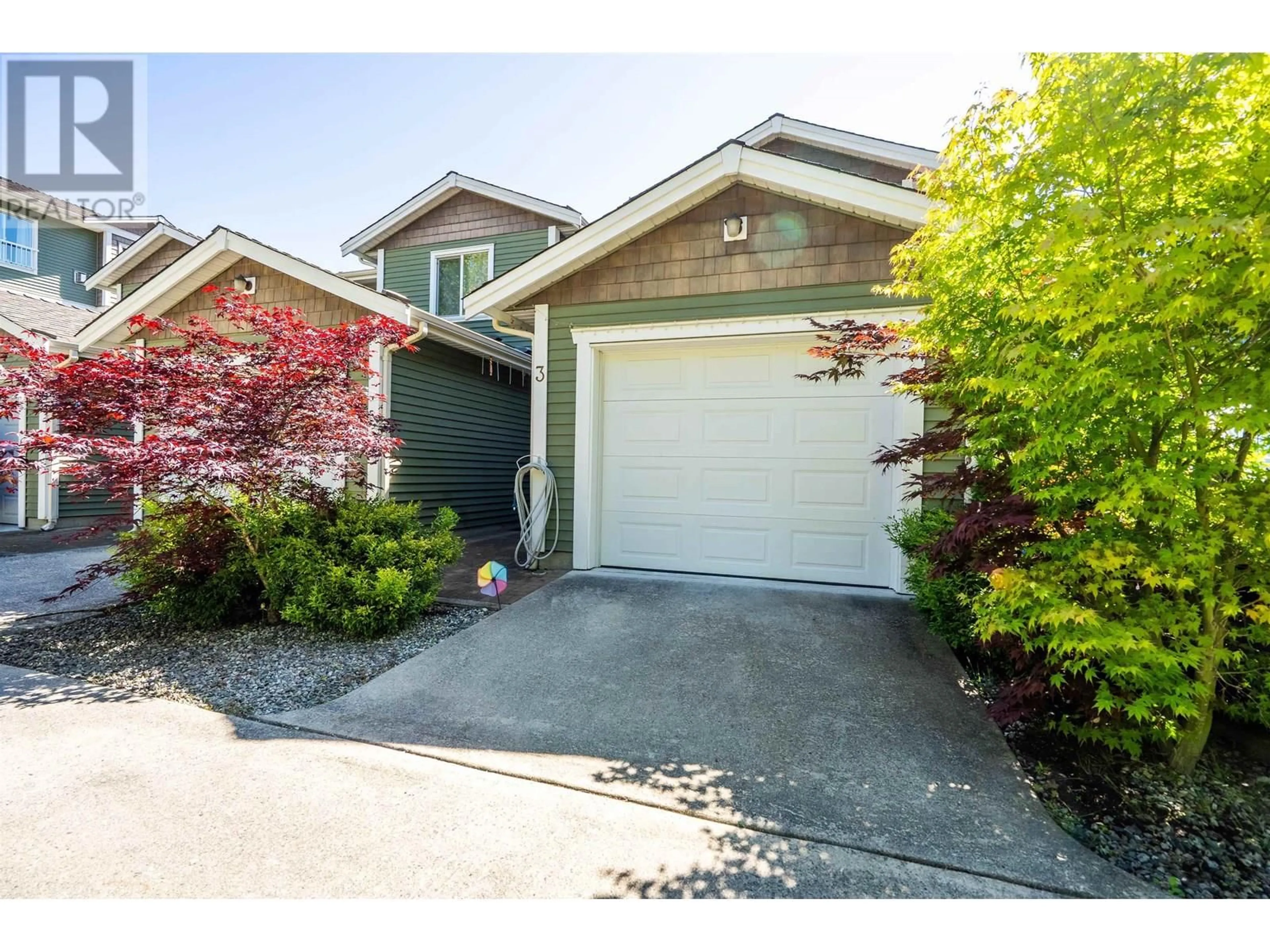 A pic from outside/outdoor area/front of a property/back of a property/a pic from drone, street for 3 - 624 SHAW ROAD, Gibsons British Columbia V0N1V8