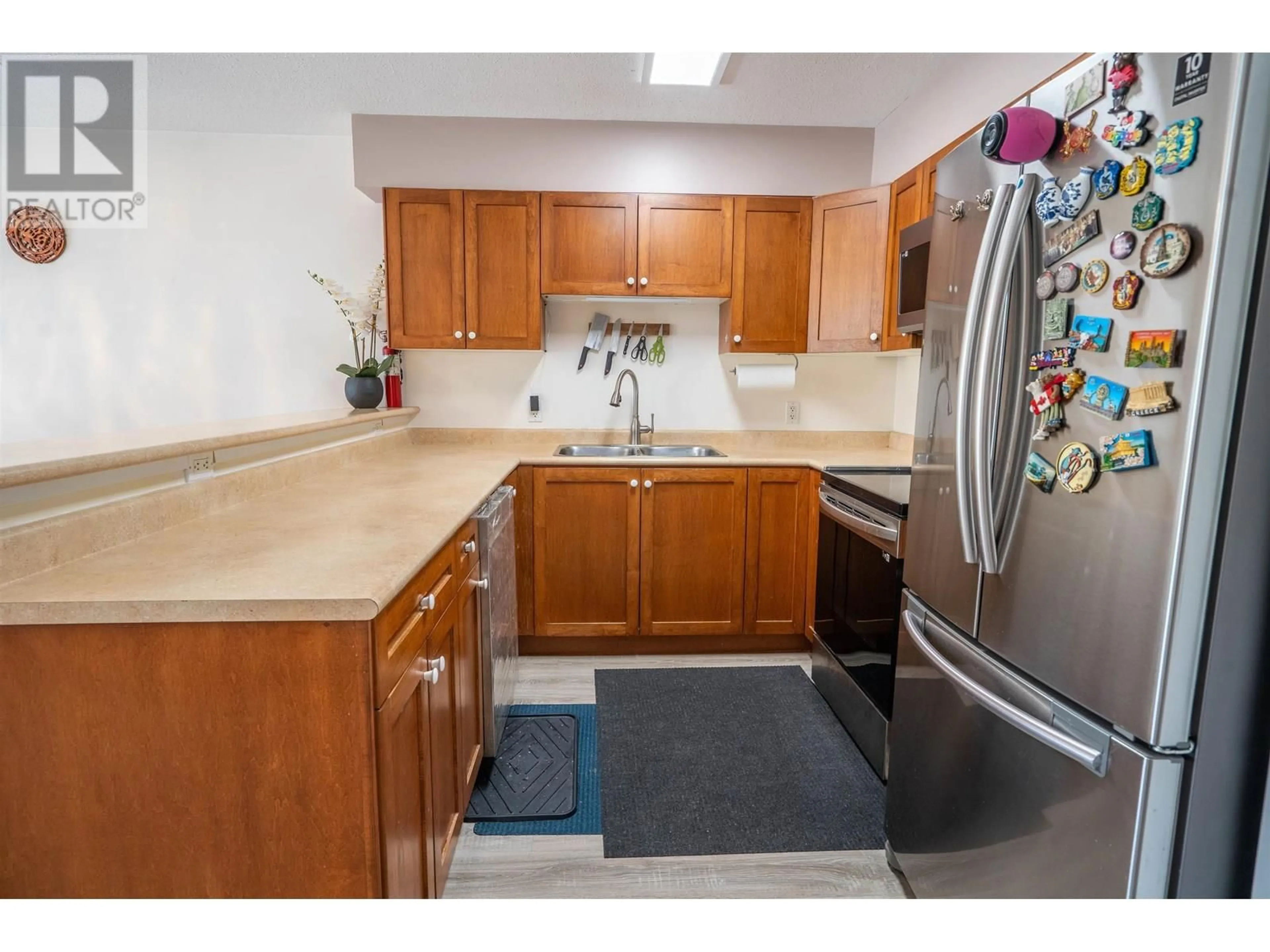 Standard kitchen, unknown for 3 - 624 SHAW ROAD, Gibsons British Columbia V0N1V8