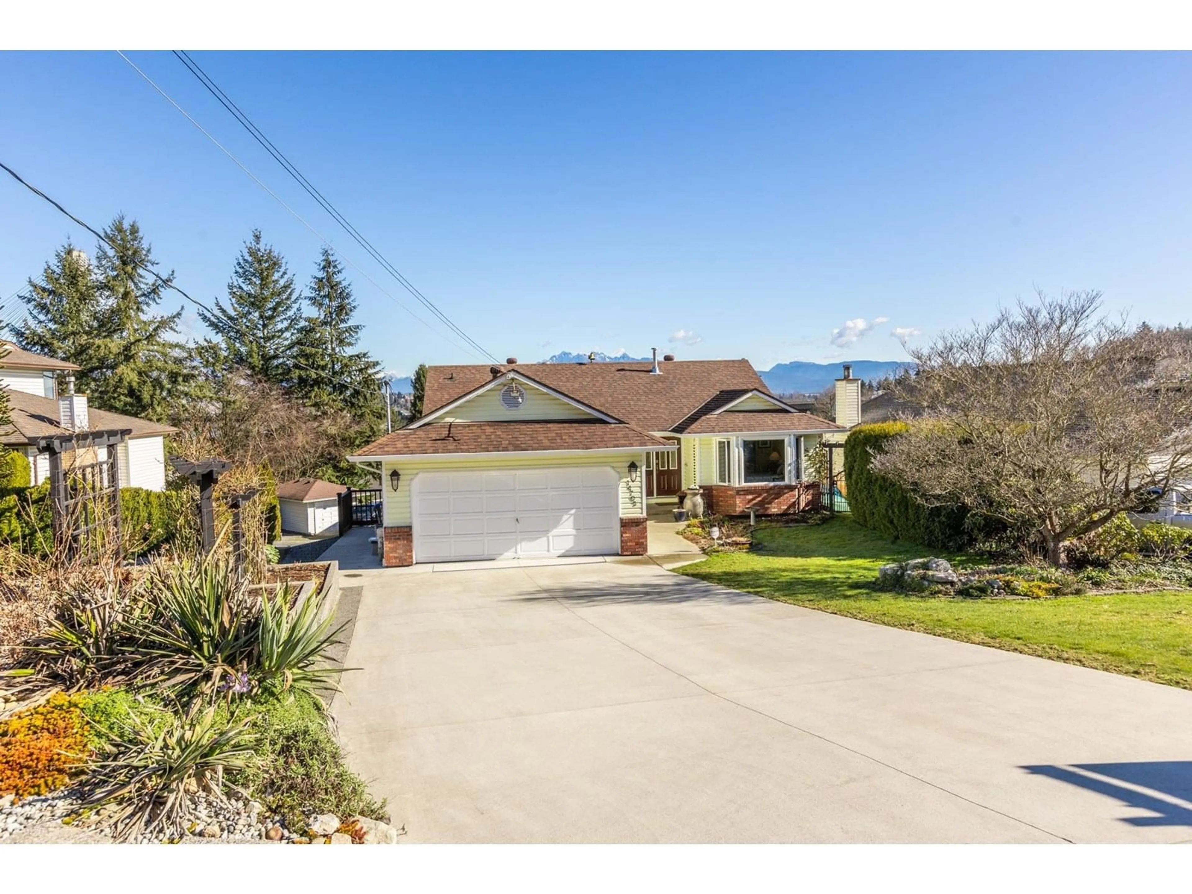 A pic from outside/outdoor area/front of a property/back of a property/a pic from drone, mountain view for 14705 WELLINGTON, Surrey British Columbia V3R0A4