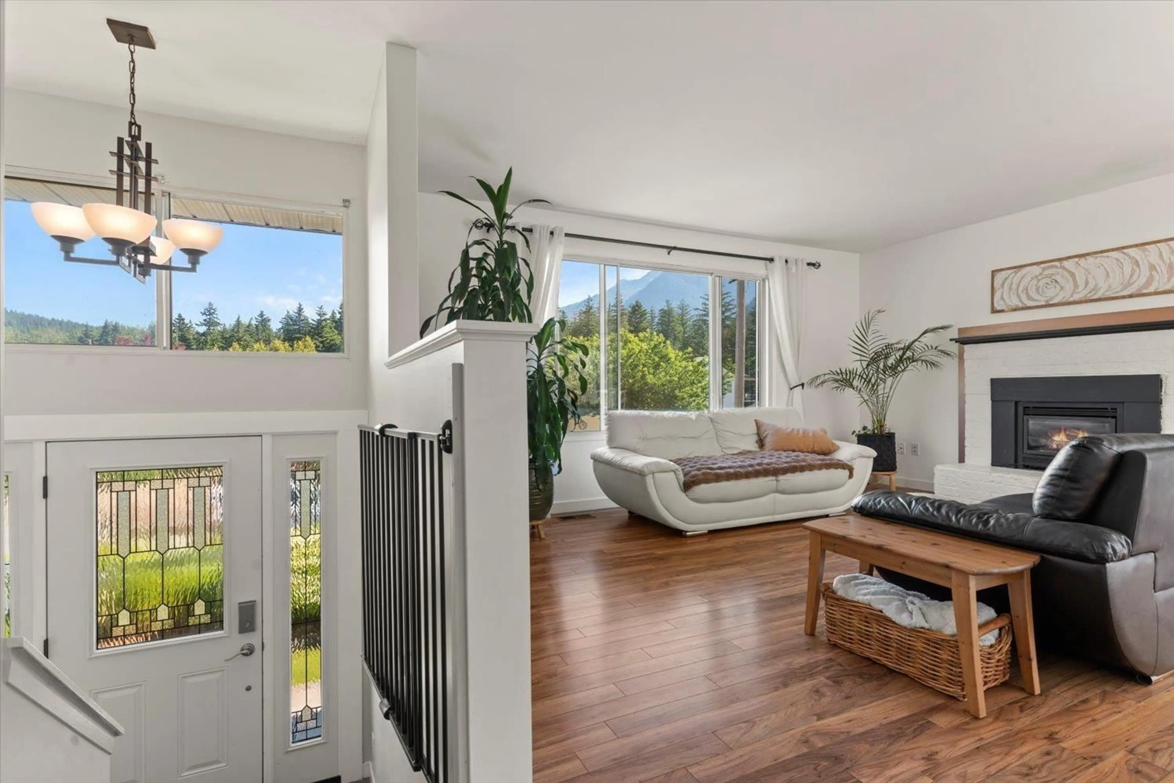 Living room with furniture, unknown for 630 THACKER AVENUE, Hope British Columbia V0X1L0