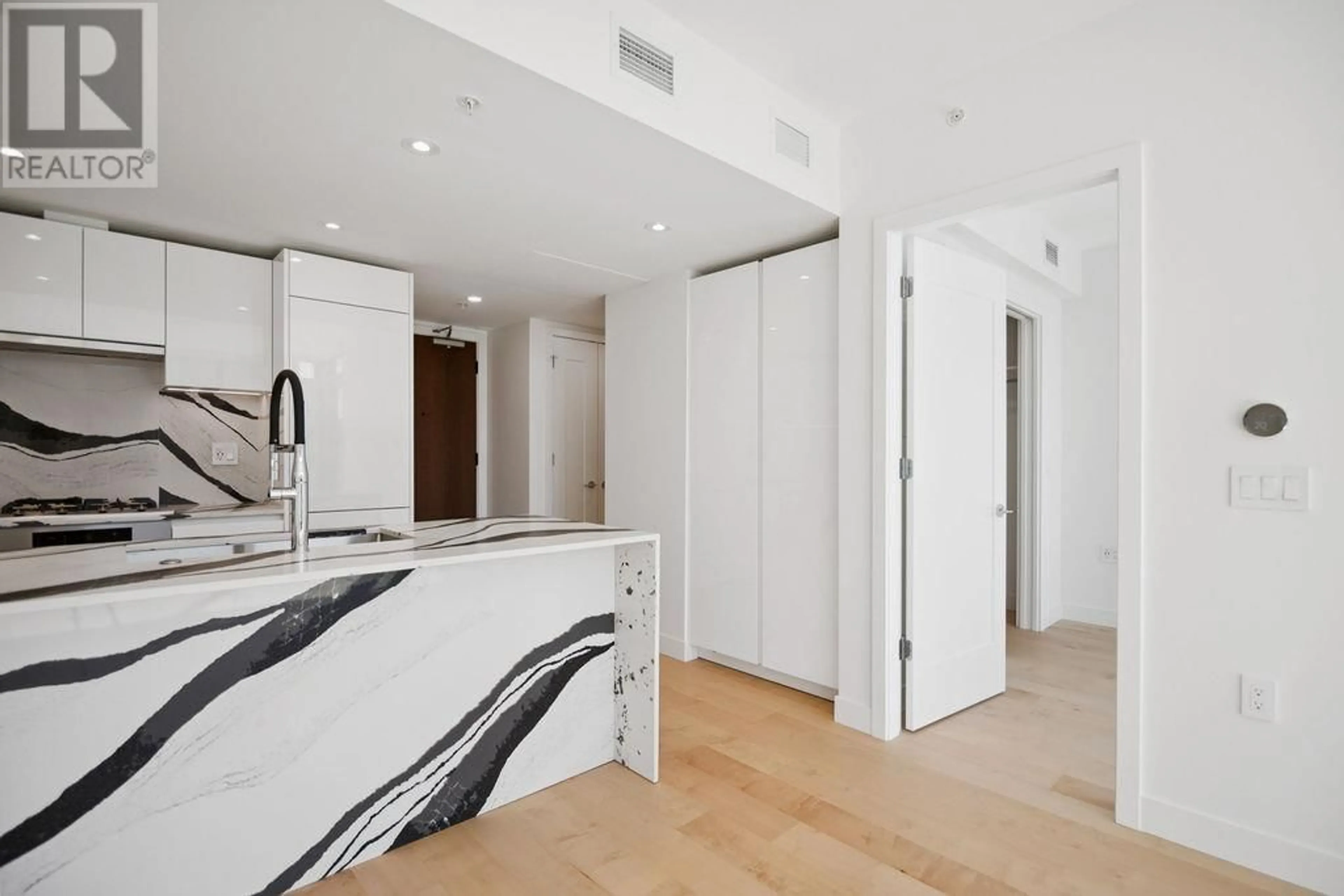 Unknown for 1104 - 135 13TH STREET, North Vancouver British Columbia V7L0J8