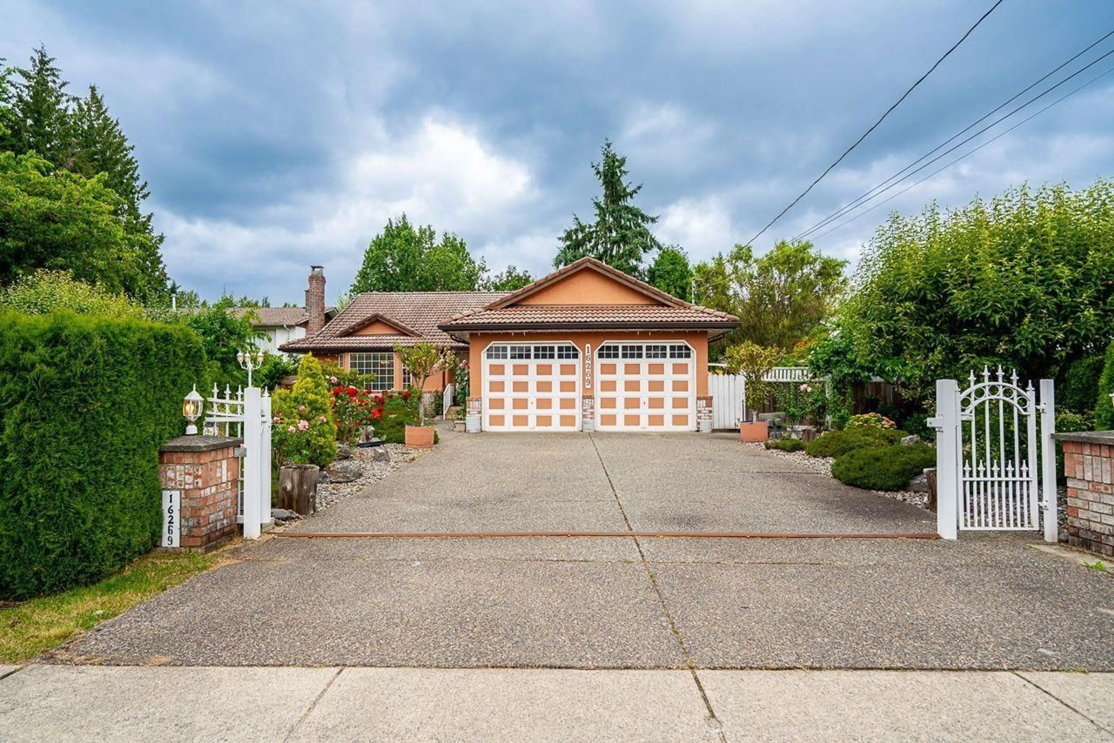 Unknown for 16269 108, Surrey British Columbia V4N1N7