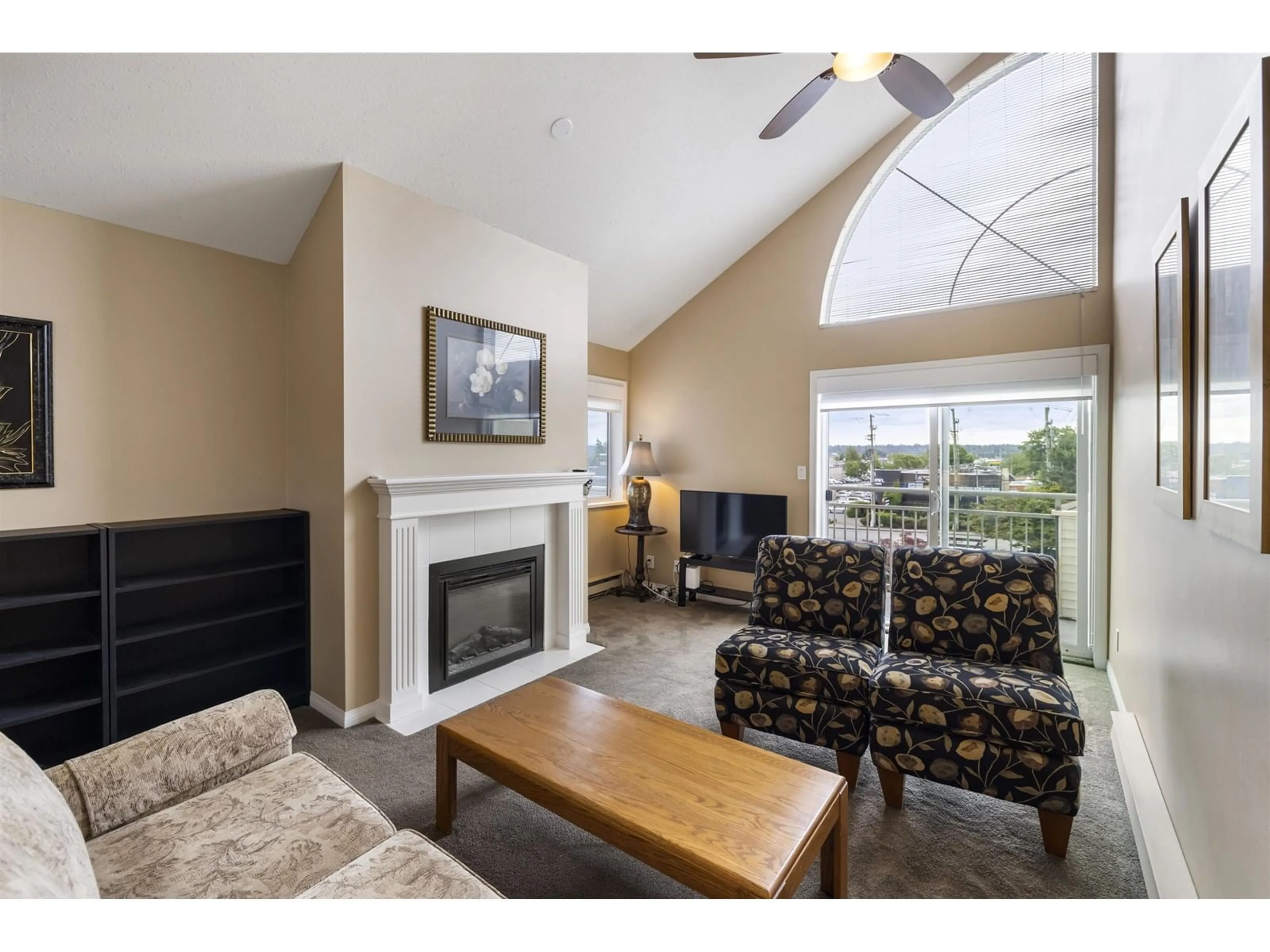 Living room with furniture, unknown for 303 - 19645 64, Langley British Columbia V2Y1L2