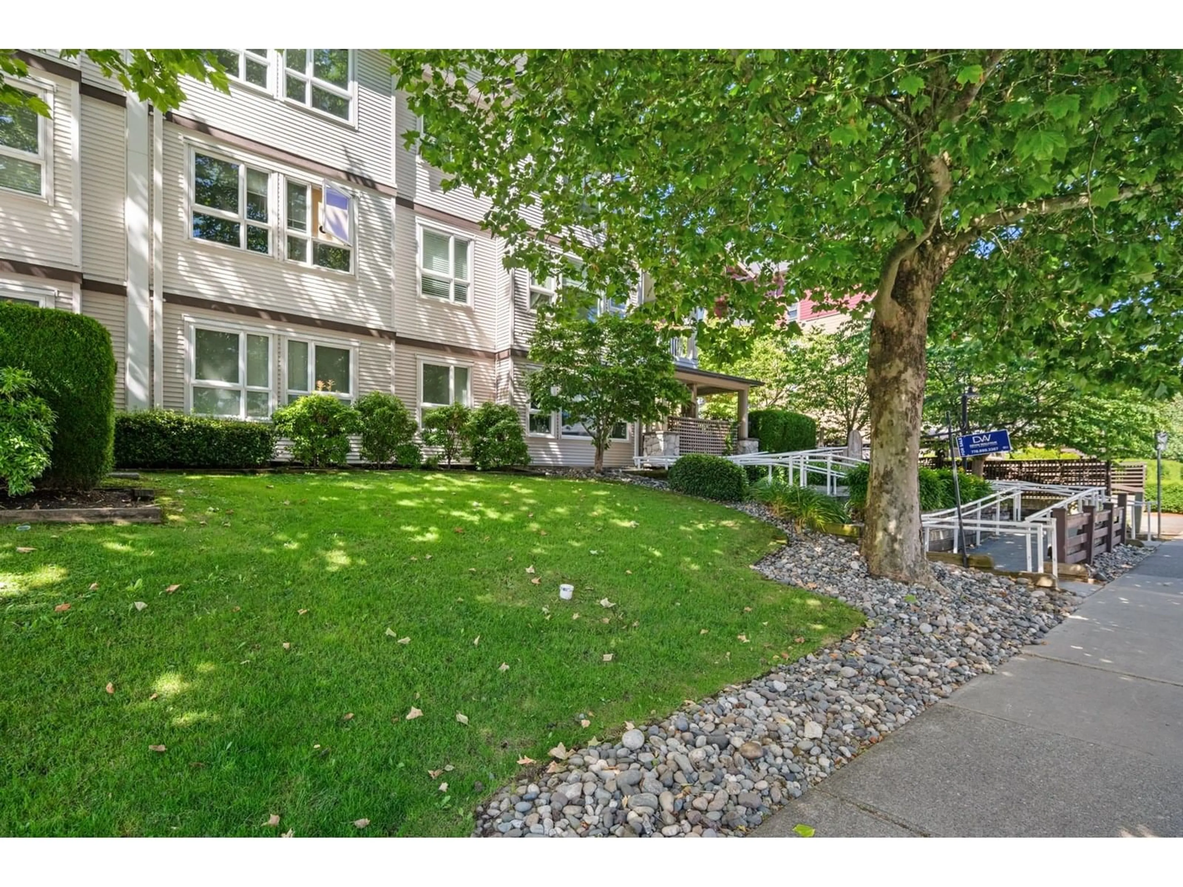 Patio, street for 209 - 17727 58, Surrey British Columbia V3S1L5