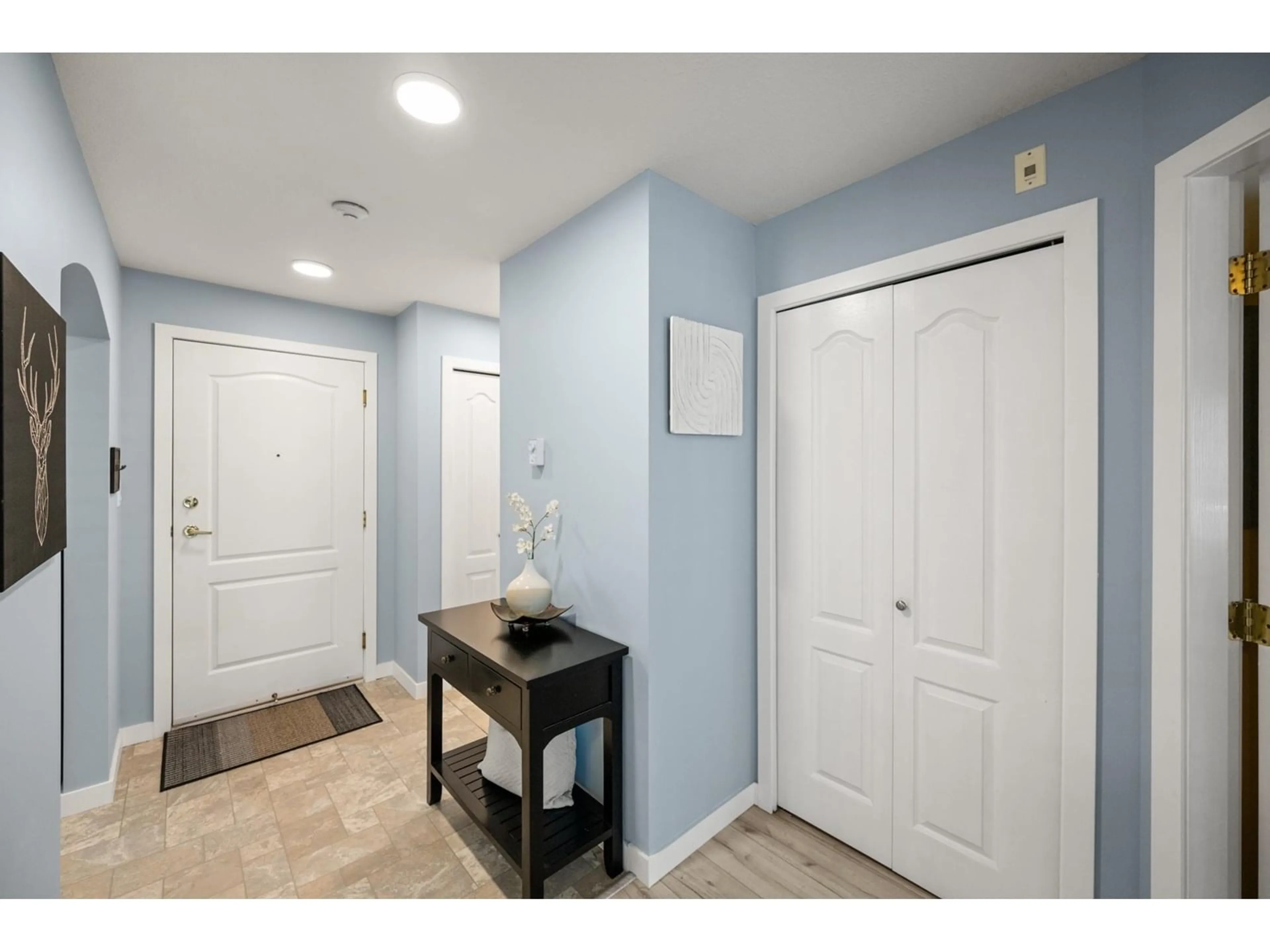 Indoor entryway for 209 - 17727 58, Surrey British Columbia V3S1L5