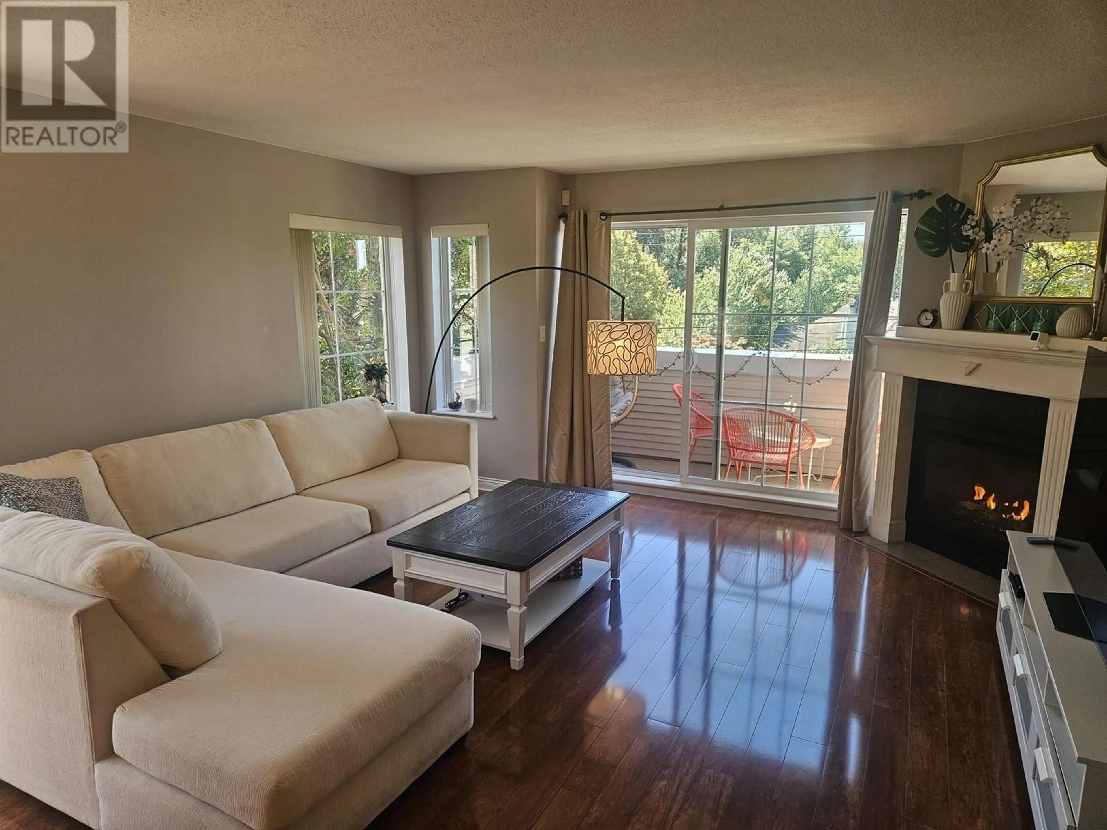 Living room with furniture, wood/laminate floor for 12 - 1383 BRUNETTE AVENUE, Coquitlam British Columbia V3K1G6