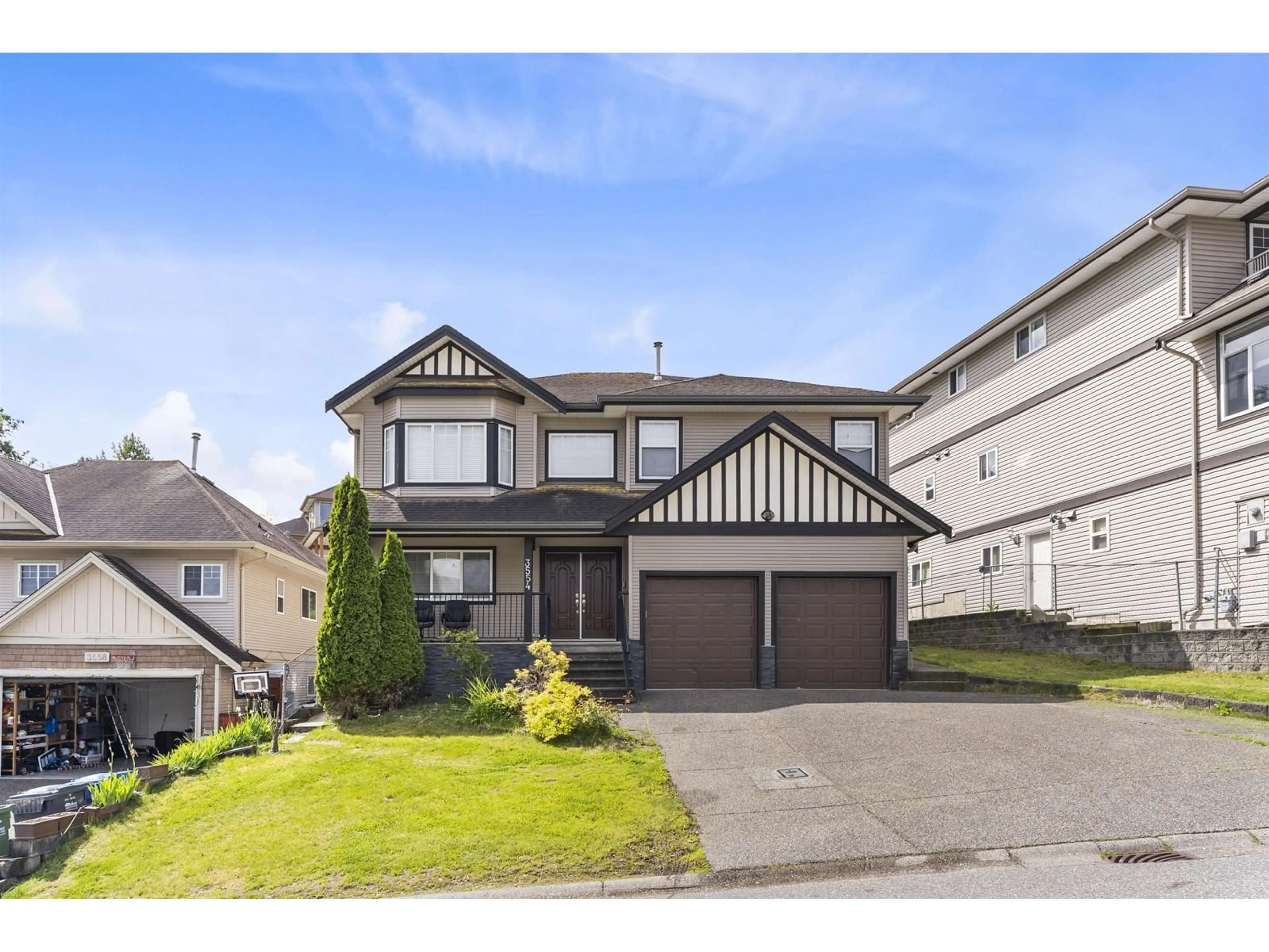 Home with vinyl exterior material, street for 3554 THURSTON, Abbotsford British Columbia V2T6Y2