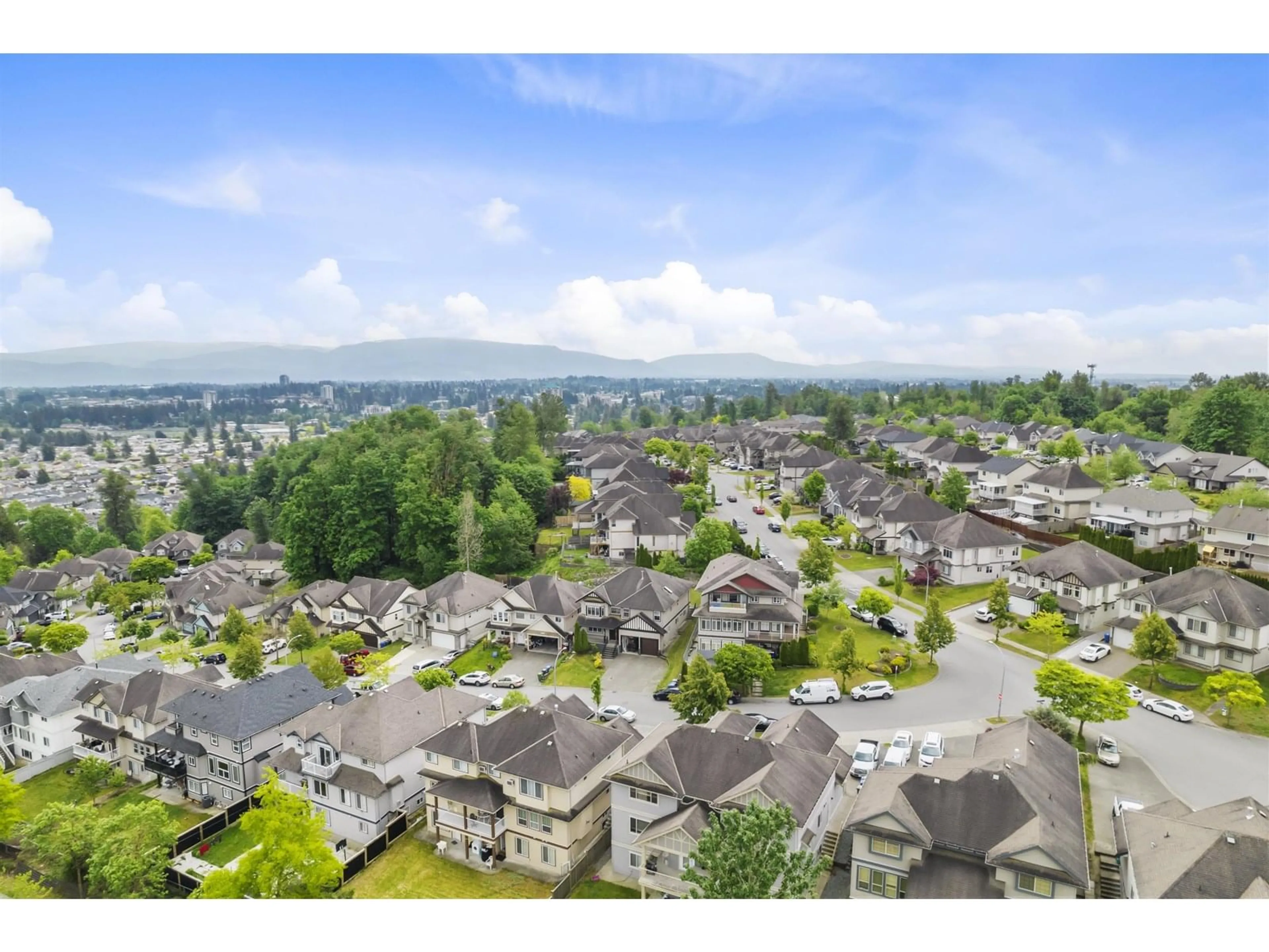 A pic from outside/outdoor area/front of a property/back of a property/a pic from drone, mountain view for 3554 THURSTON, Abbotsford British Columbia V2T6Y2
