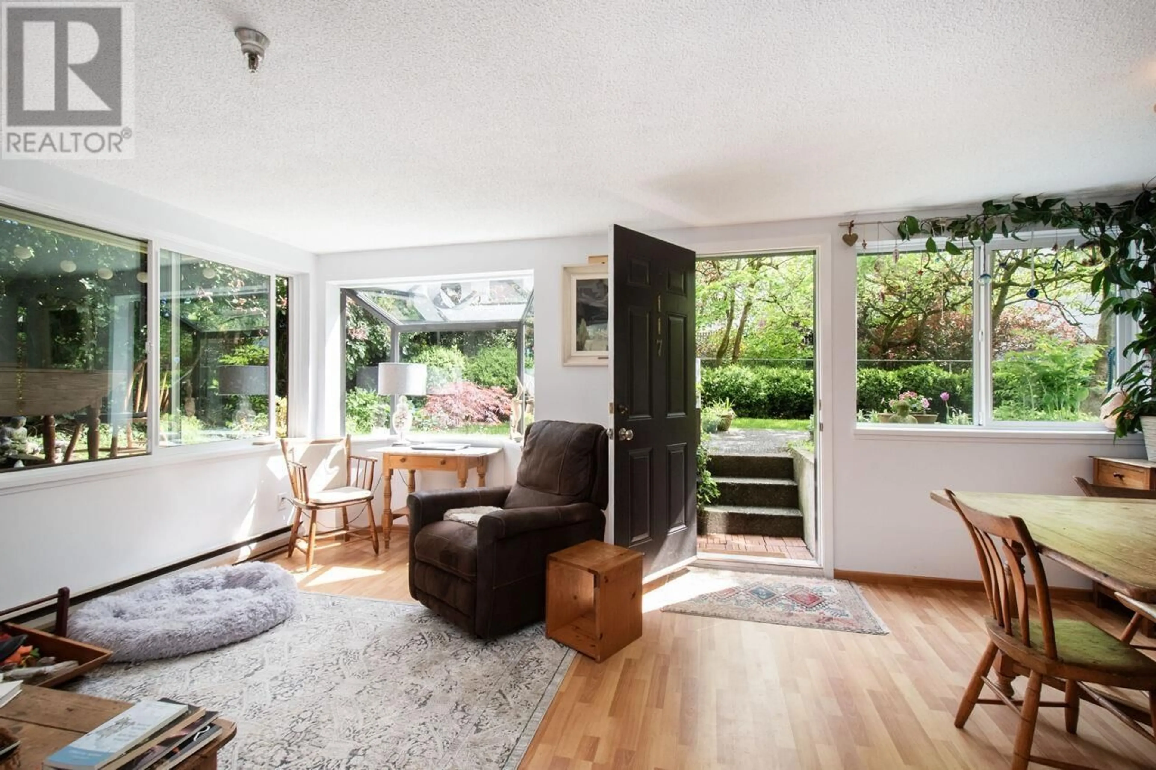 Living room with furniture, unknown for 117 - 1363 CLYDE AVENUE, West Vancouver British Columbia V7T2W9