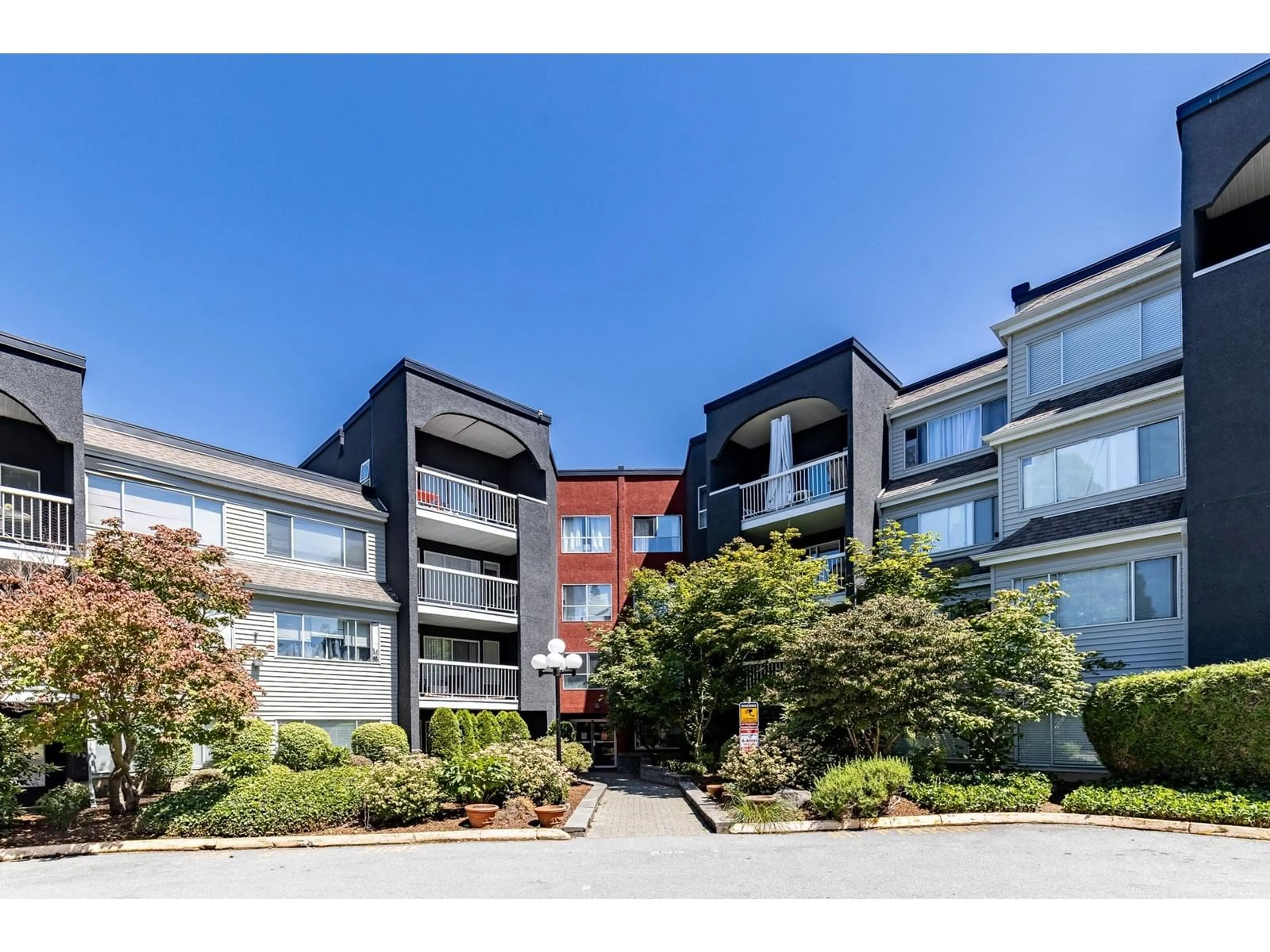 A pic from outside/outdoor area/front of a property/back of a property/a pic from drone, unknown for 202 - 5700 200, Langley British Columbia V3A7S6