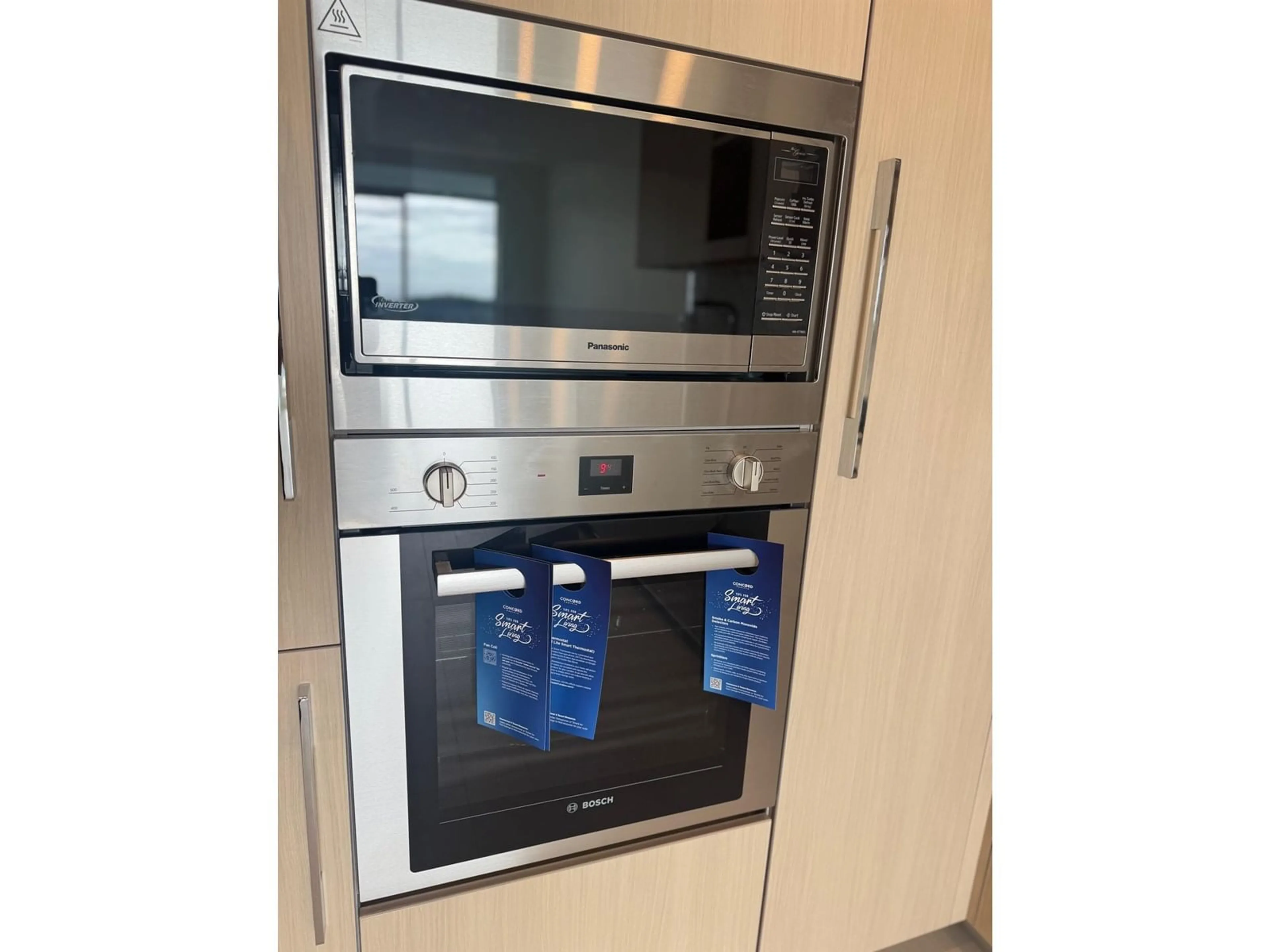 Standard kitchen, unknown for 2403 - 13778 100, Surrey British Columbia V3T0V3