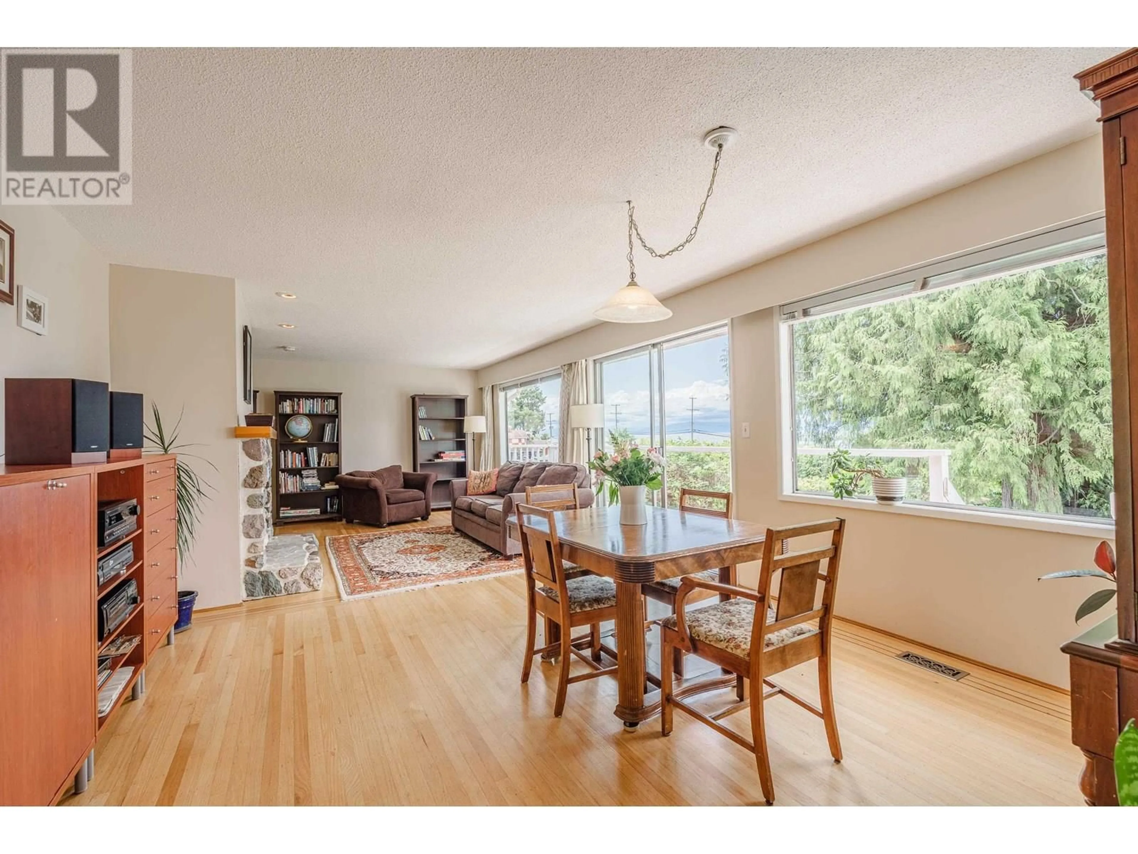 Dining room, wood/laminate floor for 4789 WHITAKER ROAD, Sechelt British Columbia V7Z0G3