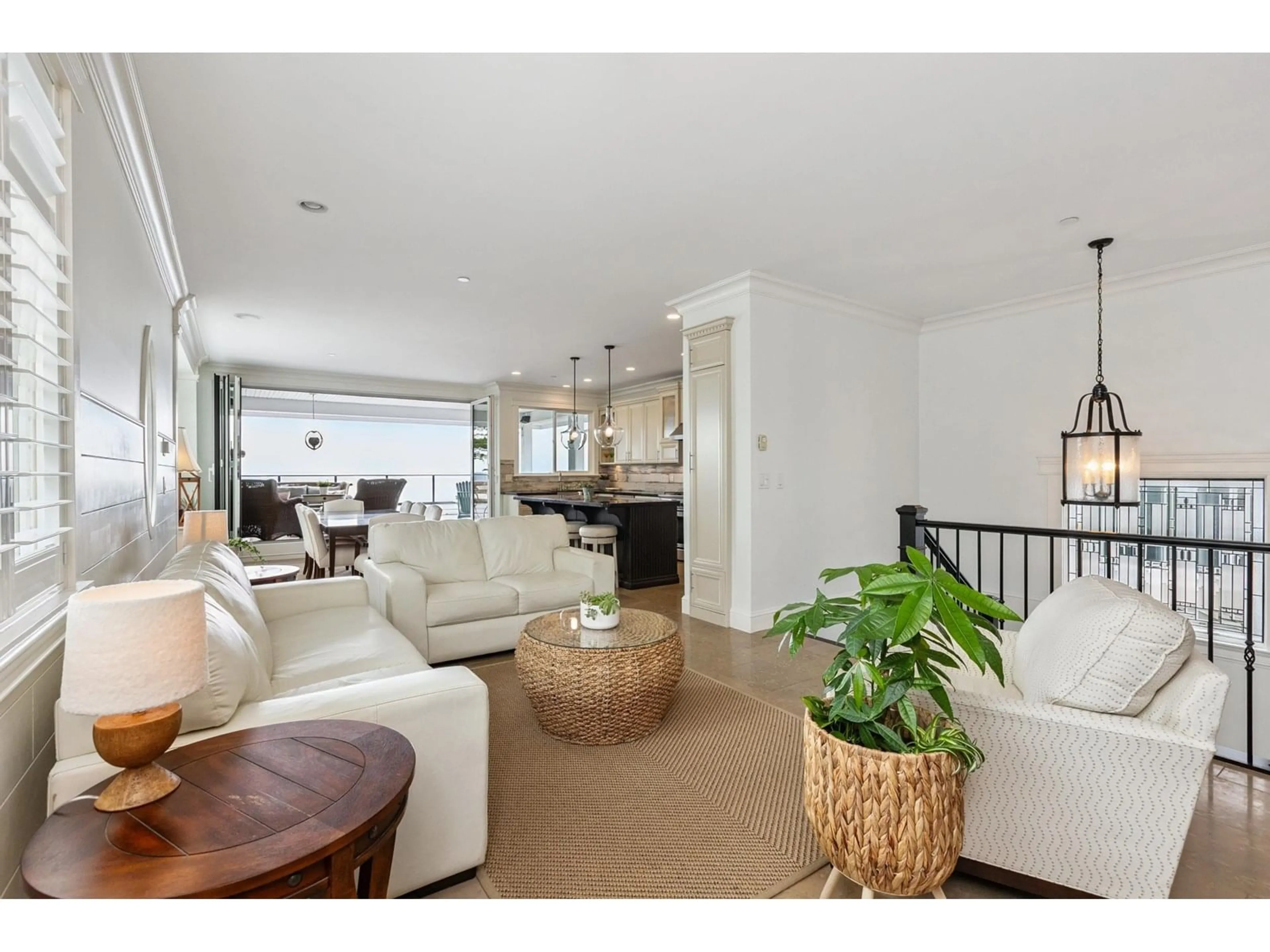 Living room with furniture, unknown for 15096 BEACHVIEW, White Rock British Columbia V4B1P4
