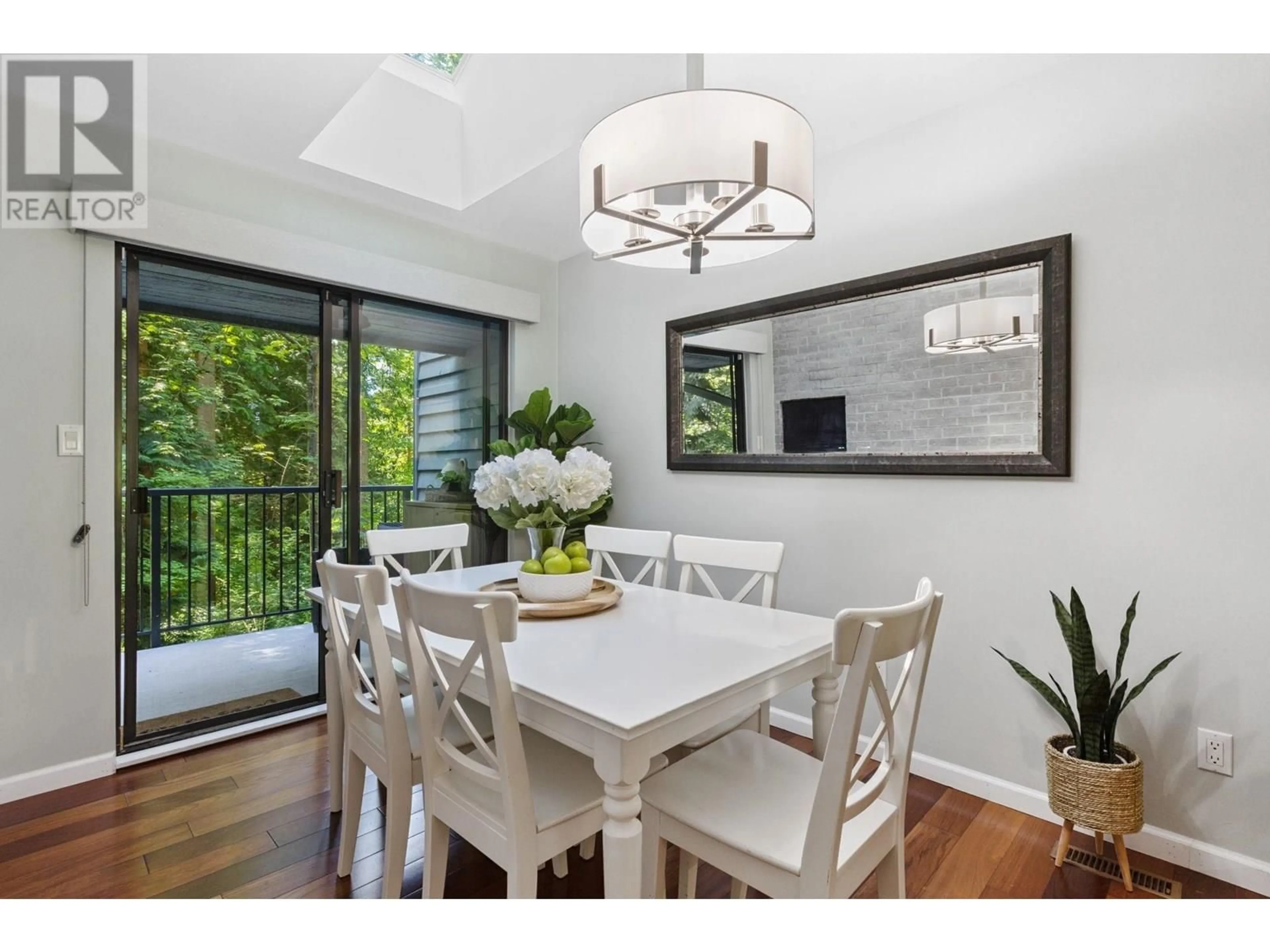Dining room, wood/laminate floor for 887 FREDERICK ROAD, North Vancouver British Columbia V7K2Y5