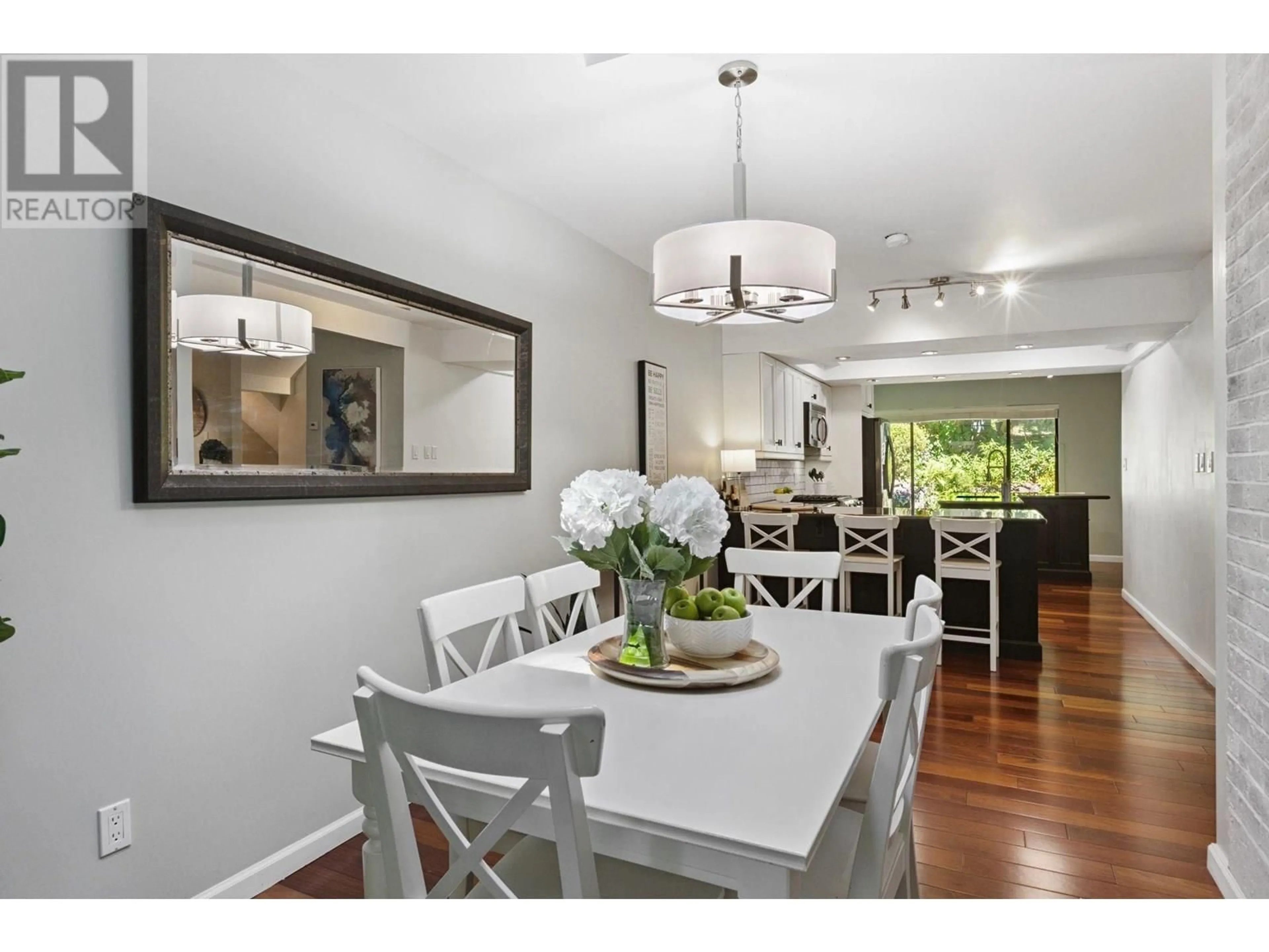 Dining room, wood/laminate floor for 887 FREDERICK ROAD, North Vancouver British Columbia V7K2Y5