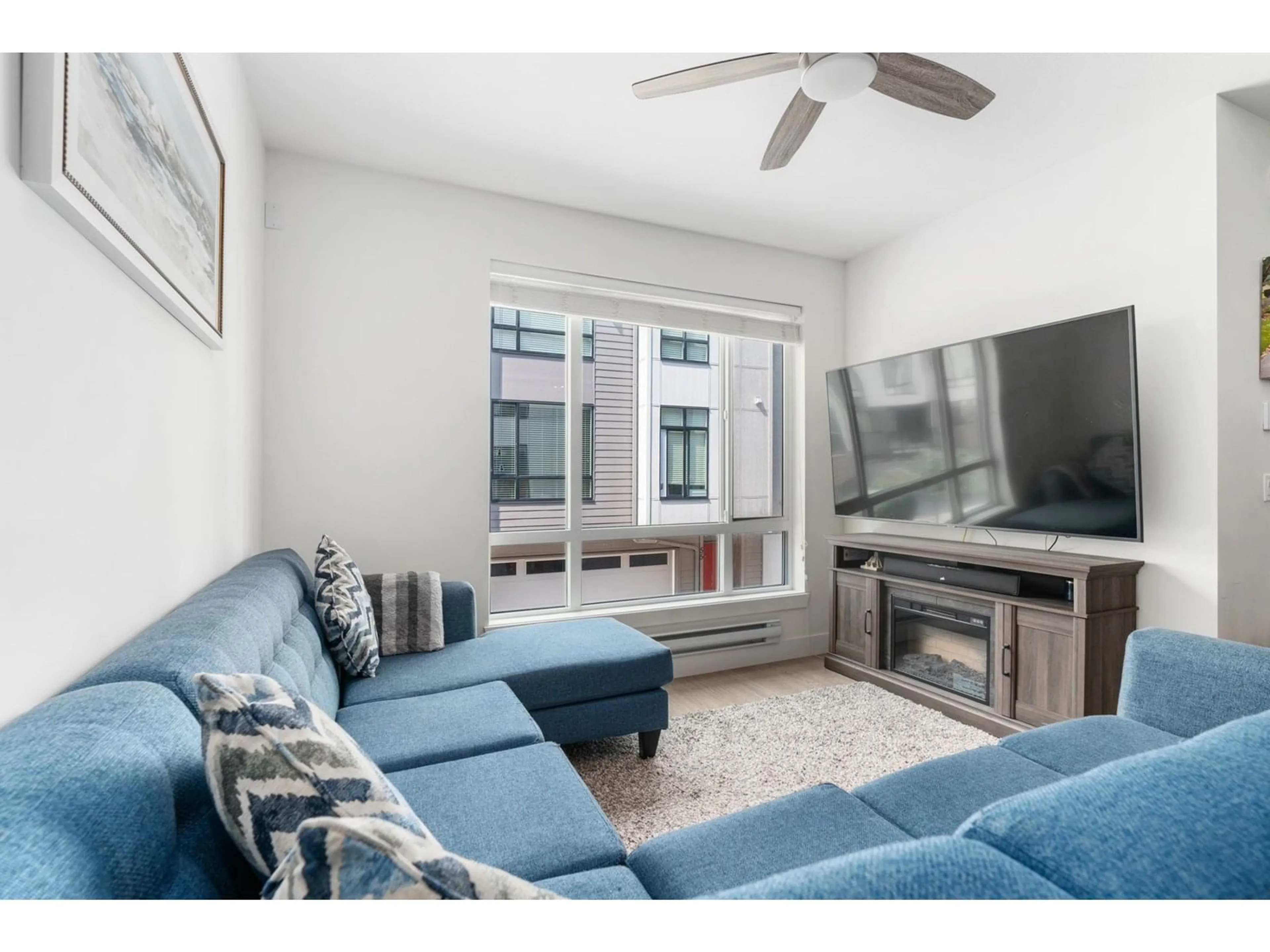 Living room with furniture, unknown for 67 - 16433 19, Surrey British Columbia V3Z0Z1